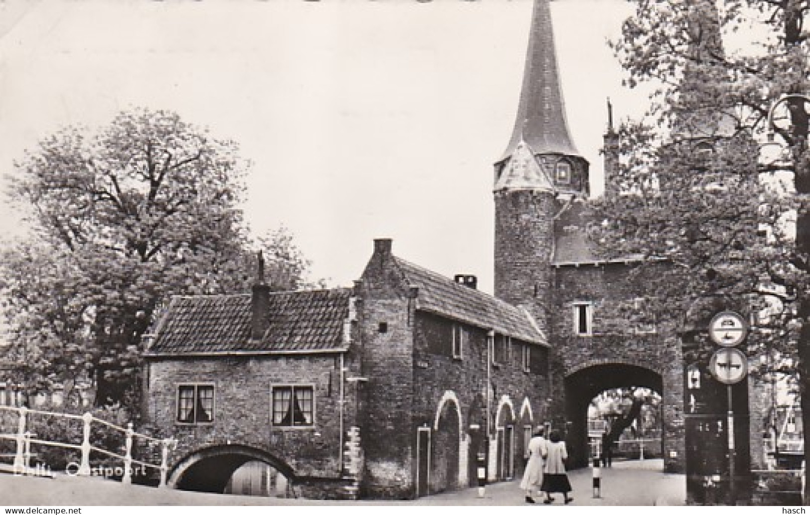 485113Delft, Oostpoort. 1958. (FOTOKAART)(linksboven En Onder Een Kleine Vouw) - Delft
