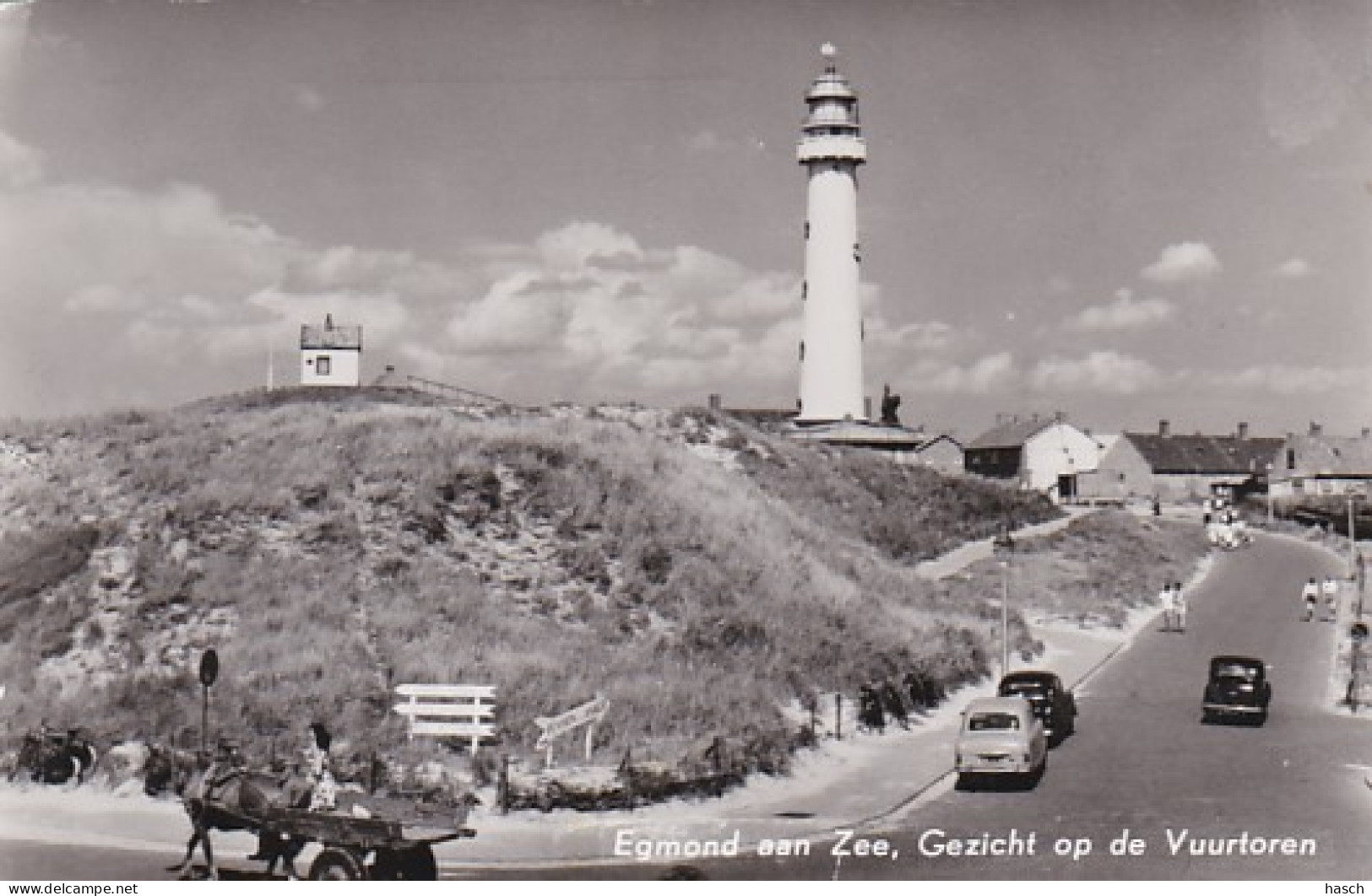 4851106Egmond Aan Zee, Gezicht Op De Vuurtoren. (rechtsboven Een Vouw, Doordruk Stempel, Onder Klein Scheurtje) - Egmond Aan Zee