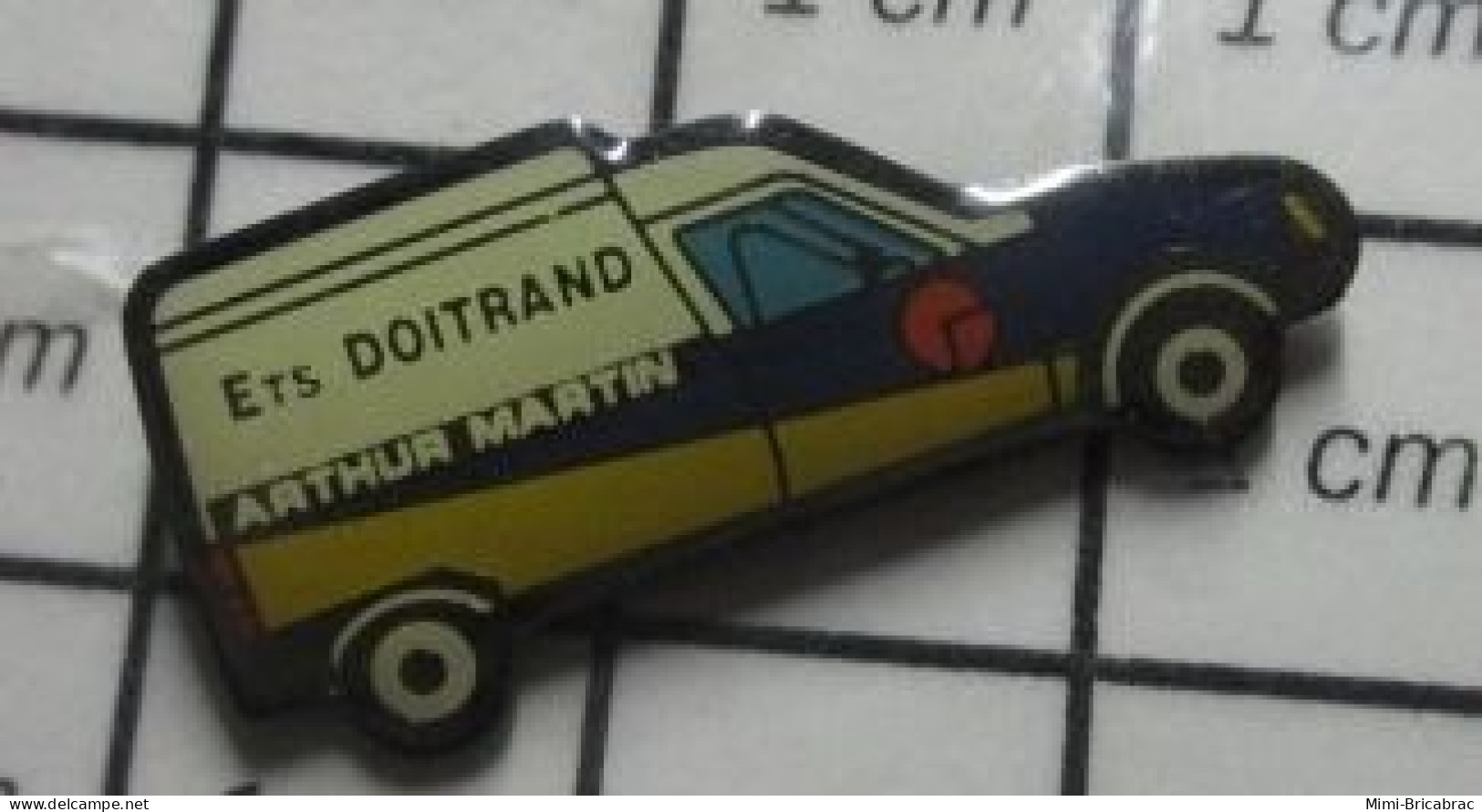 1422 Pin's Pins / Beau Et Rare : TRANSPORTS / FOURGONETTE ETS DOITRAND ARTHUR MARTIN - Transports