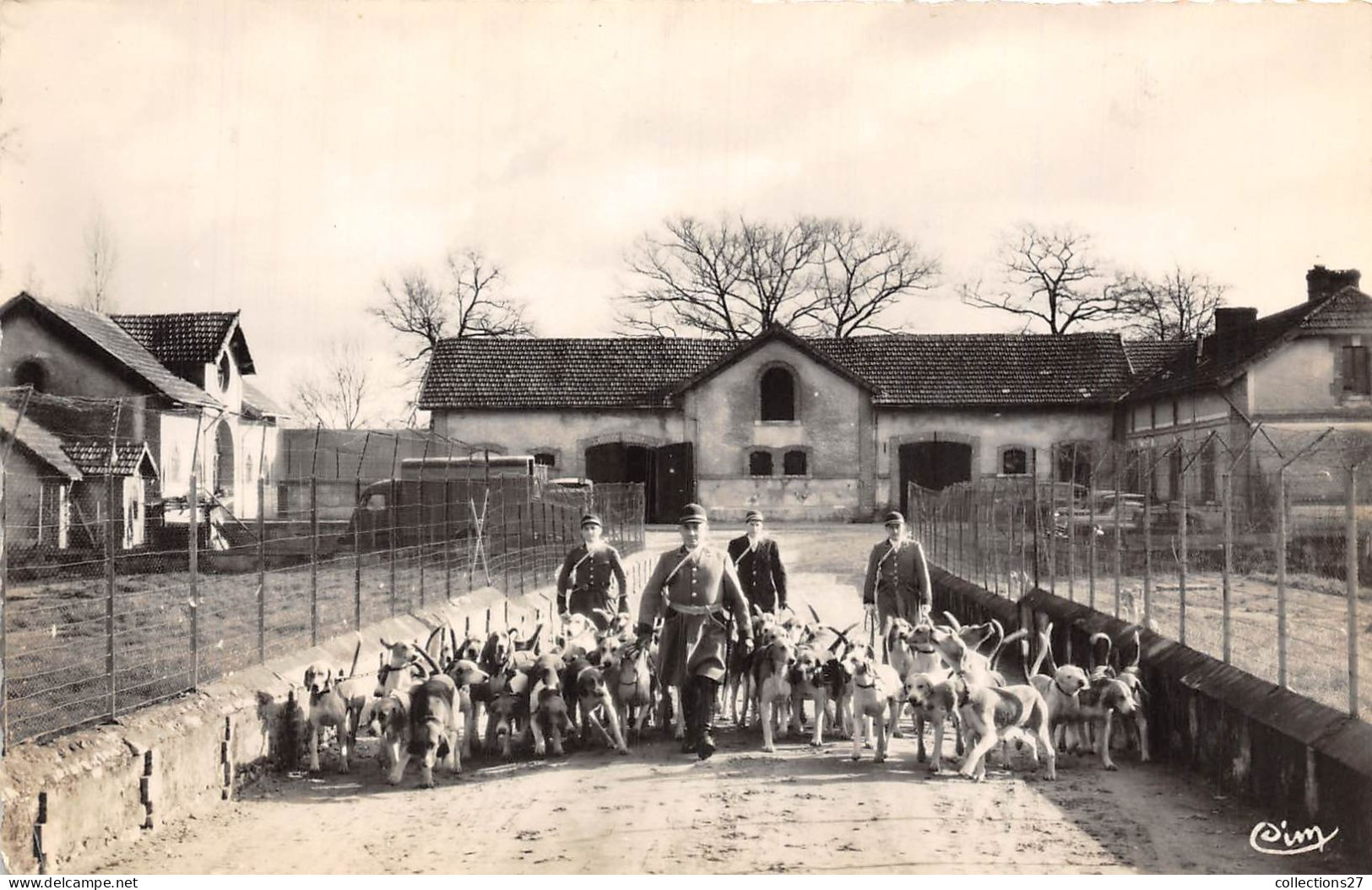 18-VOUZERON- EQUIPAGE VOUZERON-SOLOGNE- SORTIE DU CHENIL - Vouzeron