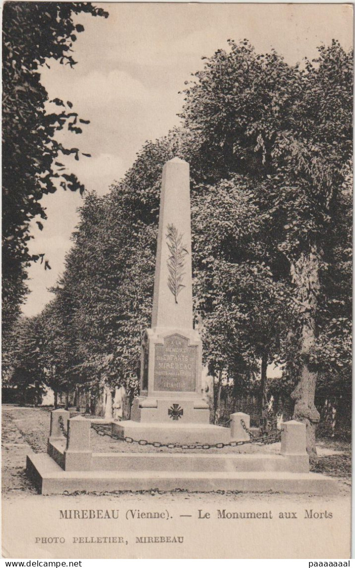 MIREBEAU  LE MONUMENT AUX MORTS - Mirebeau