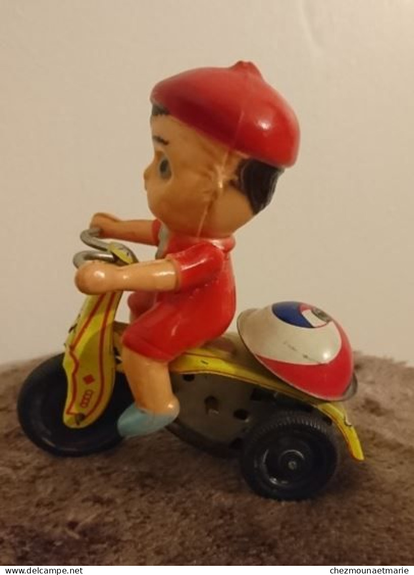 ENFANT SUR MOTO EN TOLE AVEC SA CLE 1965 ESPAGNE AVEC BOITE JOUET N°304 VERCOF - Jouets Anciens