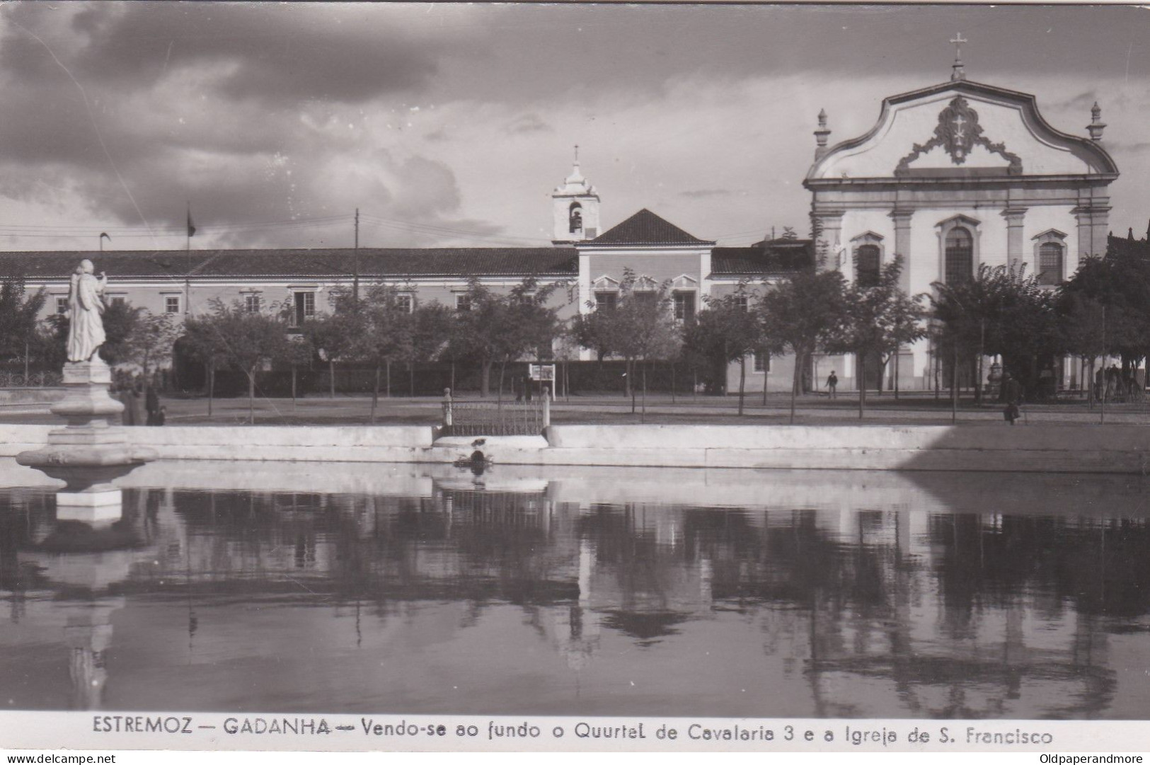 POSTCARD PORTUGAL - ESTREMOZ - GADANHA - VENDO - SE AO FUNDO QUARTEL DE CAVALARIA 3 - Evora