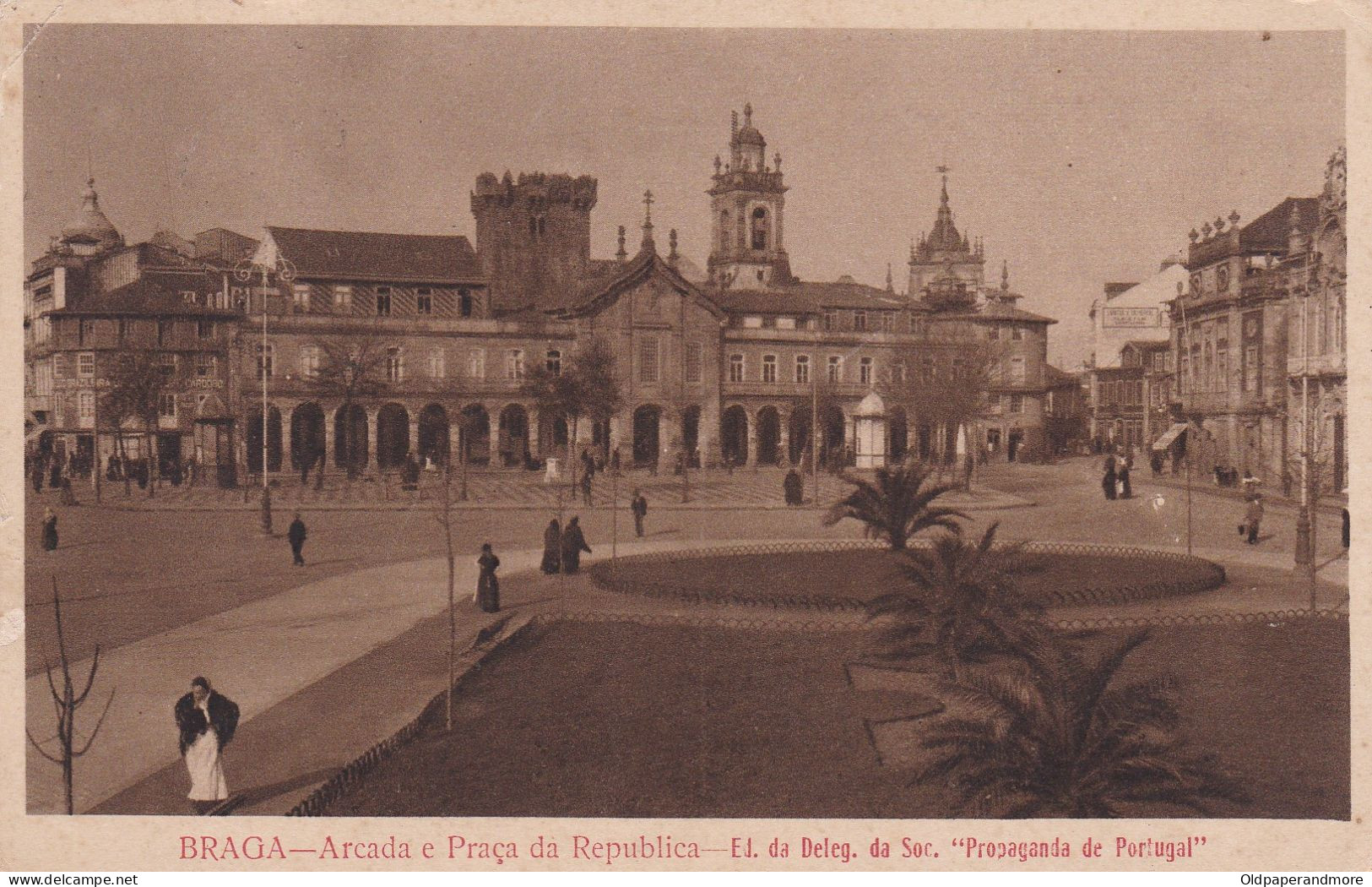 POSTCARD PORTUGAL - BRAGA - ARCADA E PRAÇA DA REPÚBLICA - Braga