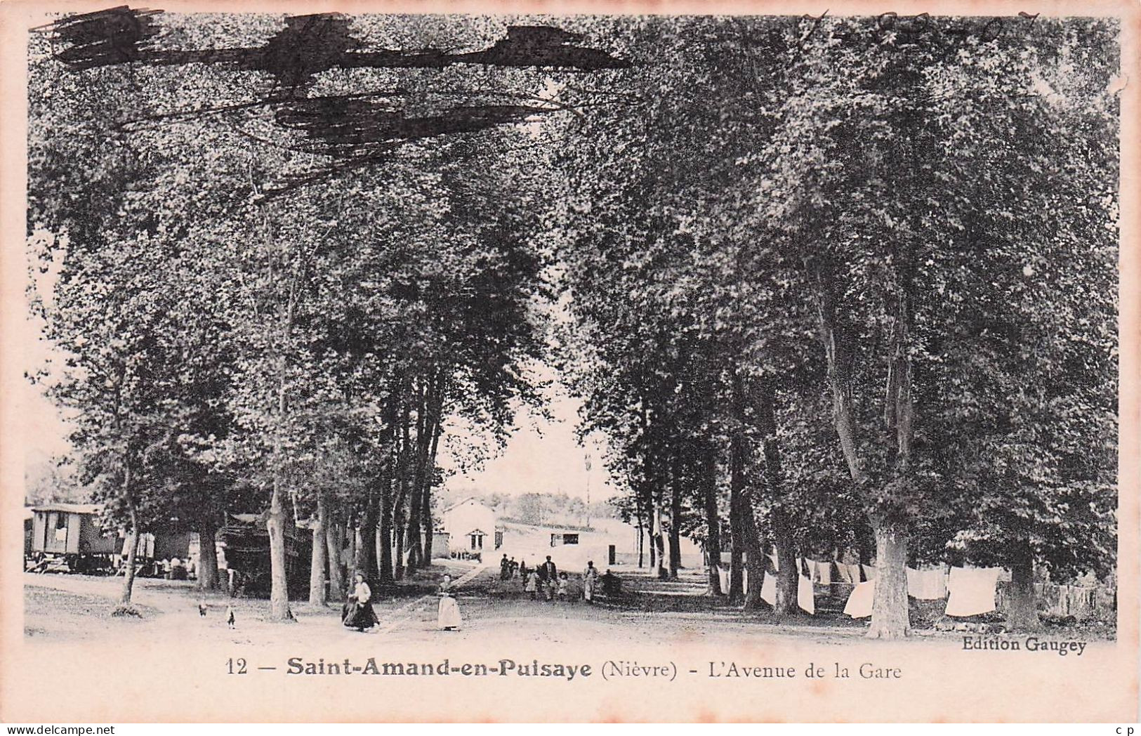 Saint Amand En Puisaye - L'Avenue De La Gare  -  CPA °Jp - Saint-Amand-en-Puisaye