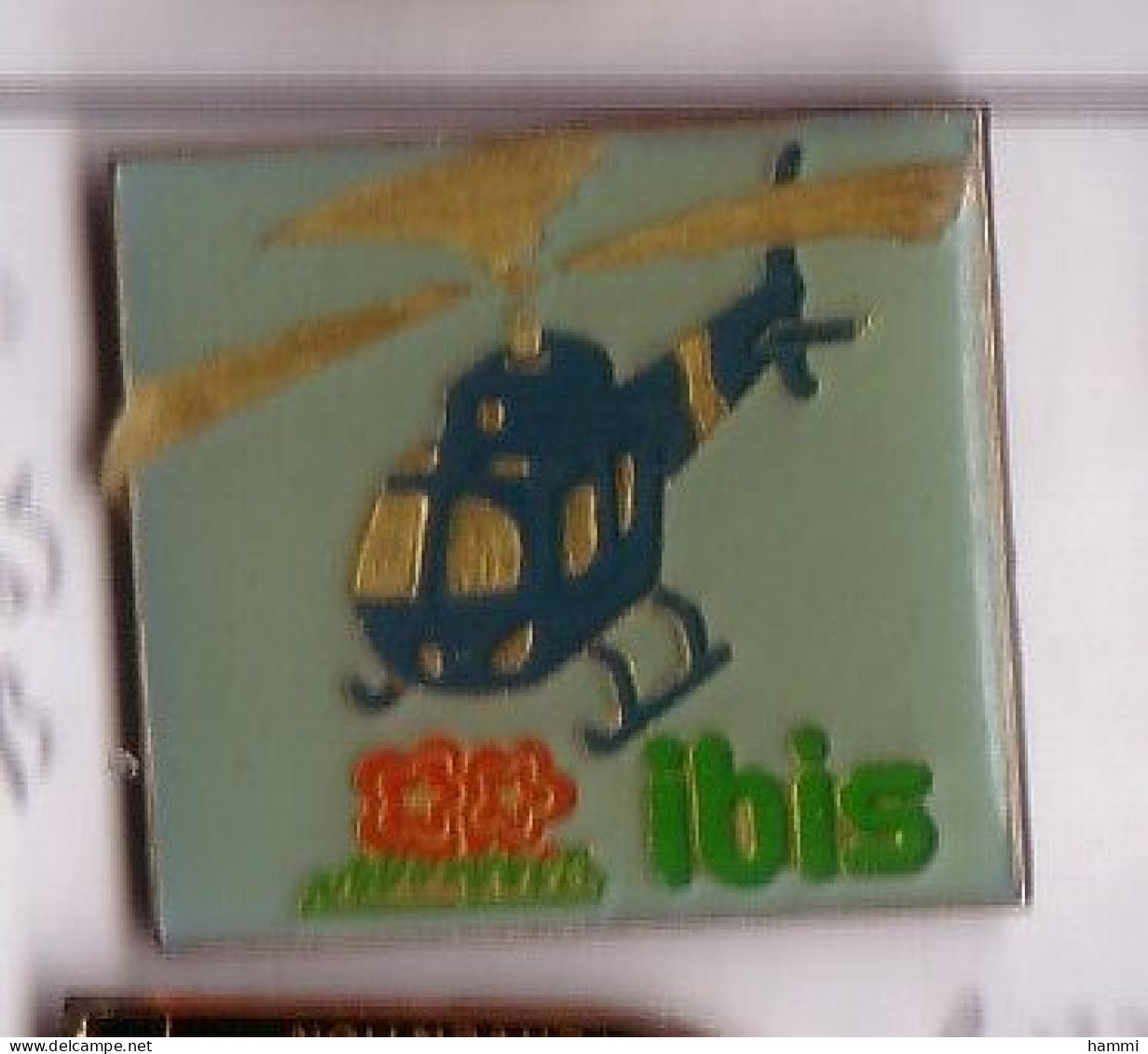 P105 Pin's  Hélicoptère Hôtel Ibis Hélico  Achat Immédiat - Avions