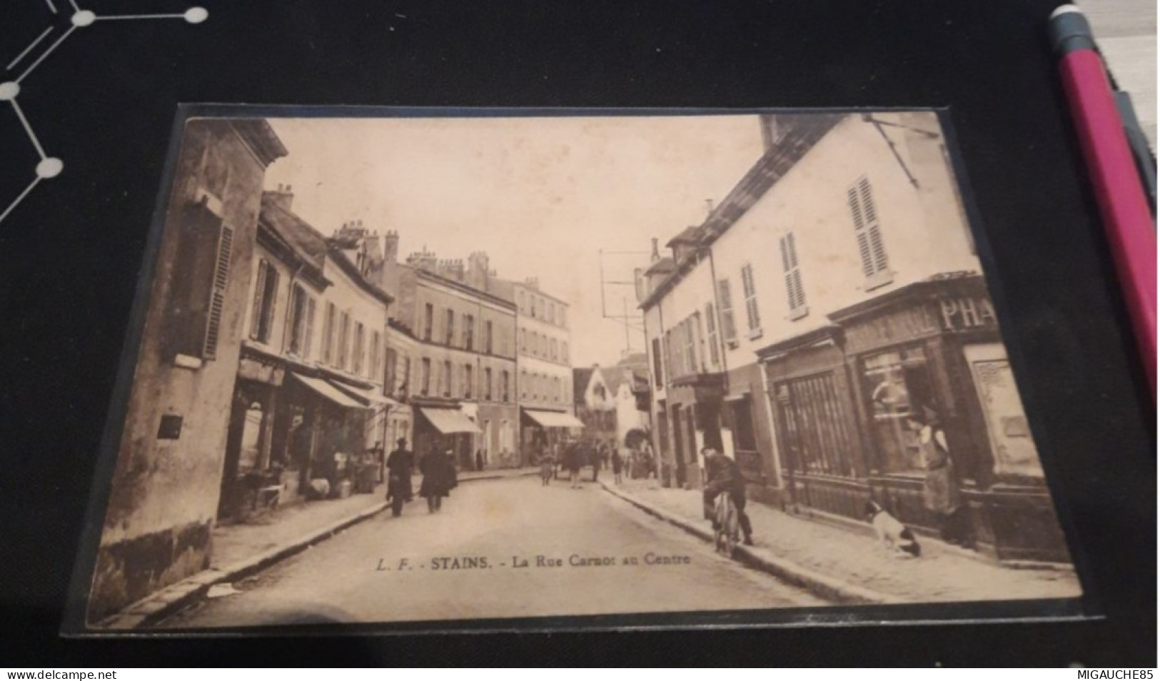 Carte  Postale  STAINS  La Rue Carnot Au Centre - Stains