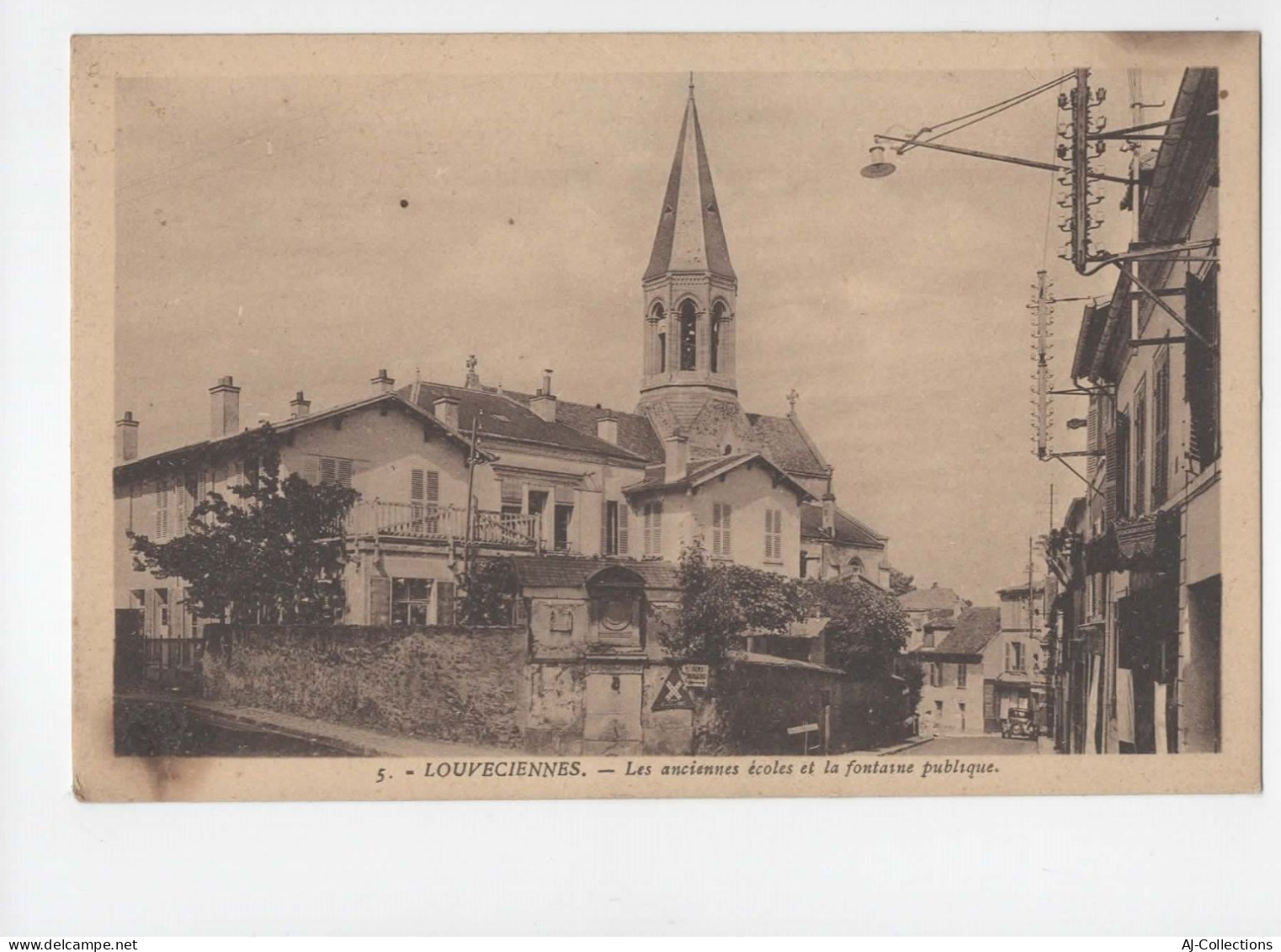 AJC - Louveciennes Les Anciennes Ecoles Er La Fontaine Publique - Louveciennes