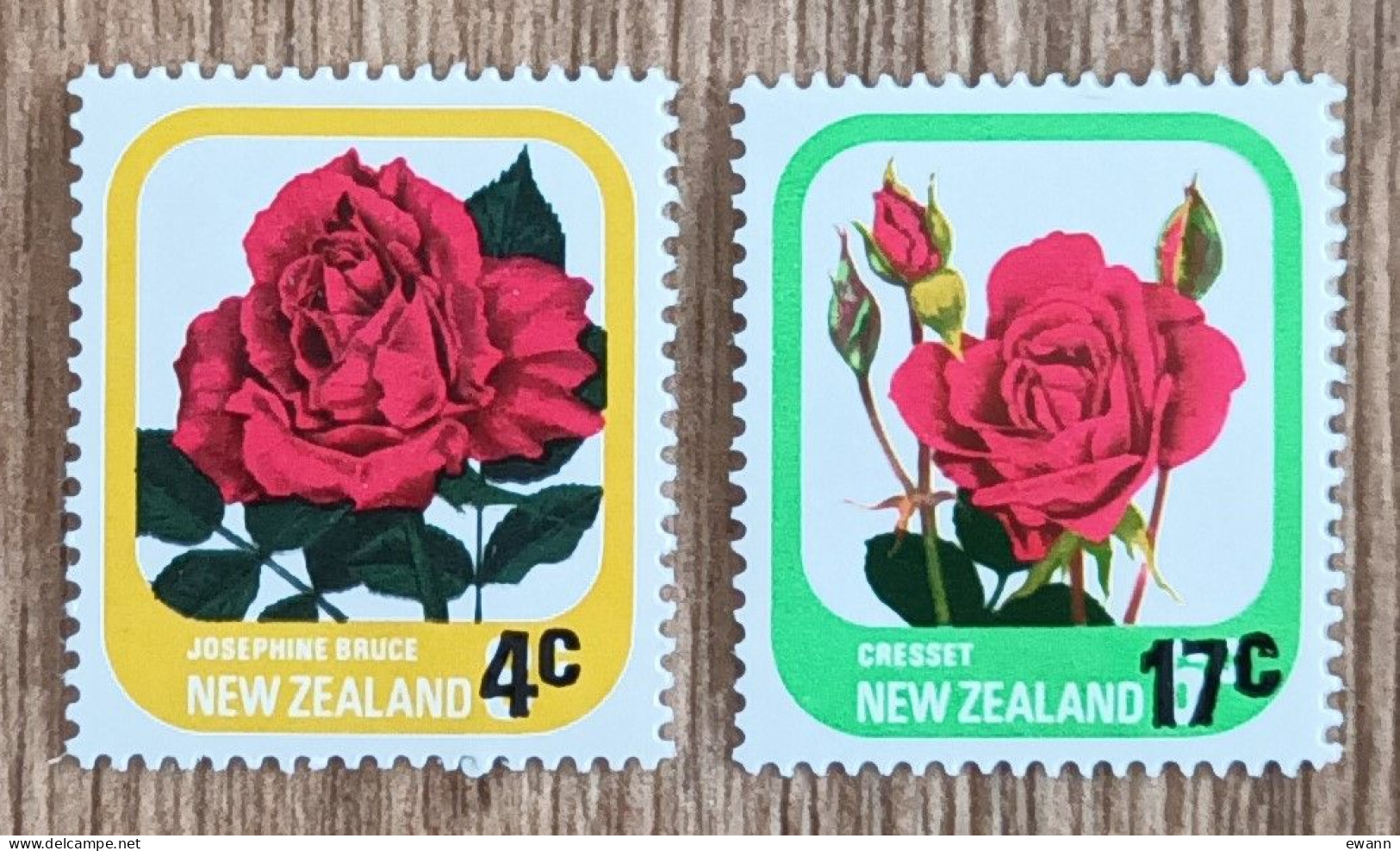 Nouvelle Zélande - YT N°750, 751 - Flore / Roses - 1979 - Neufs - Ongebruikt