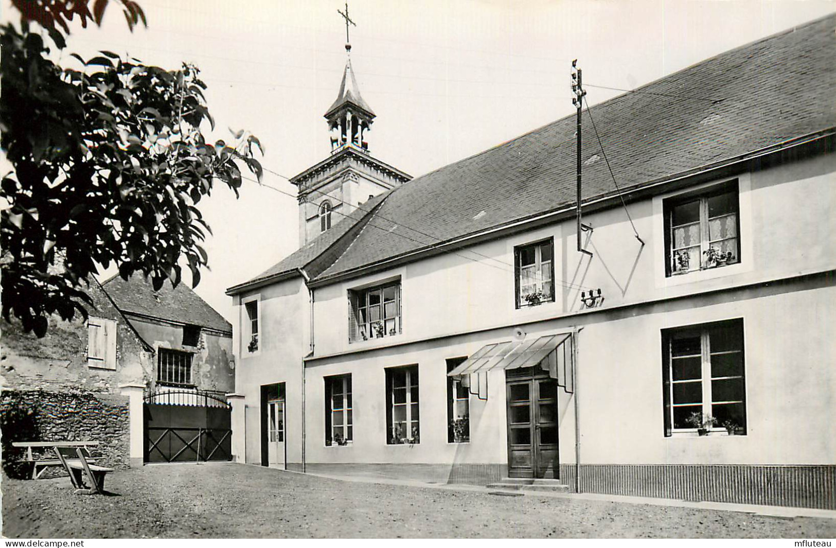 72* PONTVALLAIN  « le Prieure » Maison De Repos CPSM (9x14cm)     RL12.0700 - Pontvallain