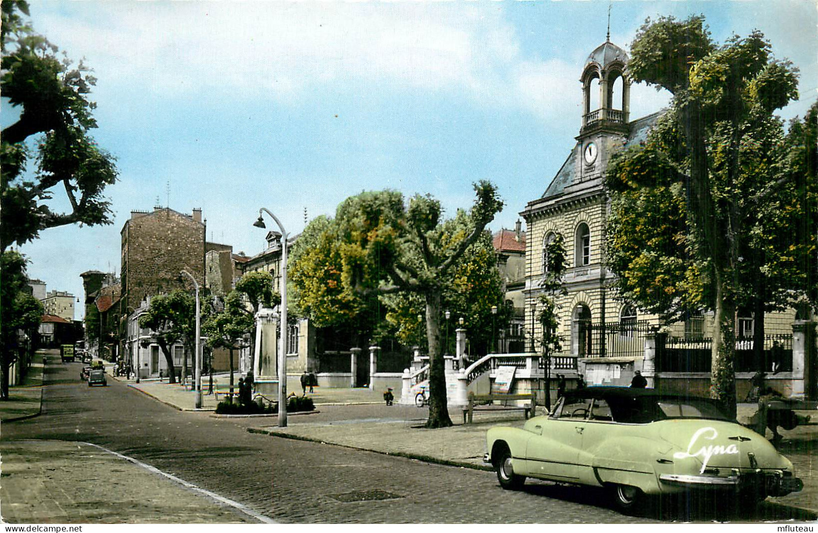 94* GENTILLY   Place Henri Barbusse  La Mairie (CPSM 9x14cm)  RL13.1418 - Gentilly