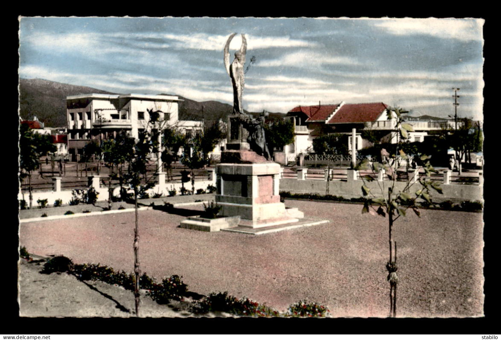 ALGERIE - BATNA - LE MONUMENT AUX MORTS - Batna