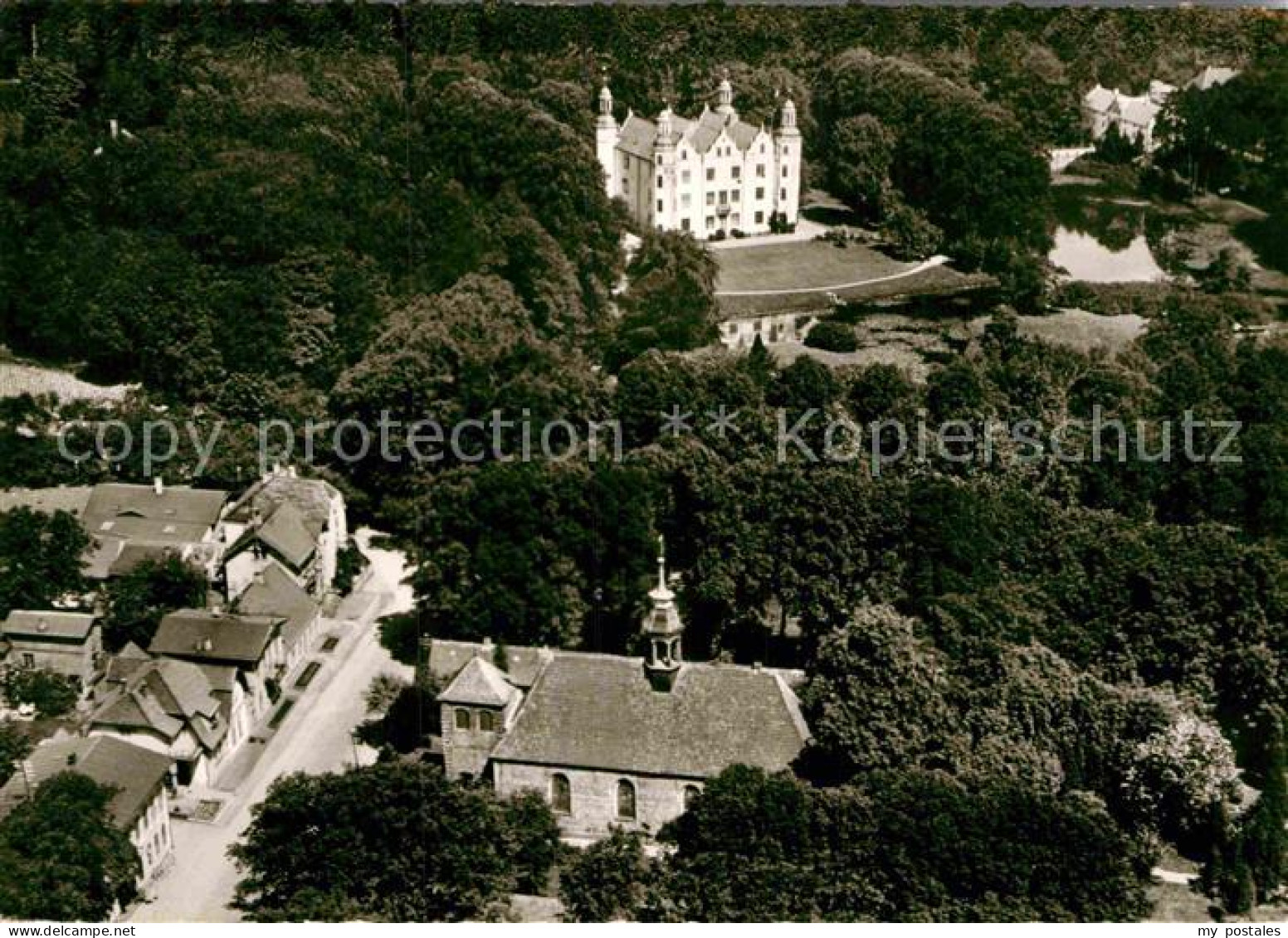 72919176 Ahrensburg Schloss Und Kirche Fliegeraufnahme Ahrensburg - Ahrensburg