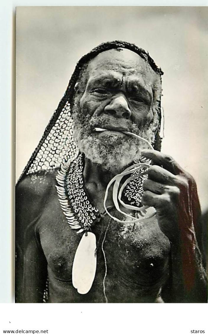 Papouasie-Nouvelle-Guinée - Grand-père Fumant - Papoea-Nieuw-Guinea
