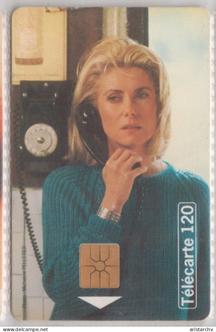 FRANCE 1995 CINEMA CATHERINE DENEUVE IN FILM LE BON PLAISIR OF FRANCIS GIROD 2 DIFFERENT CARDS - Film