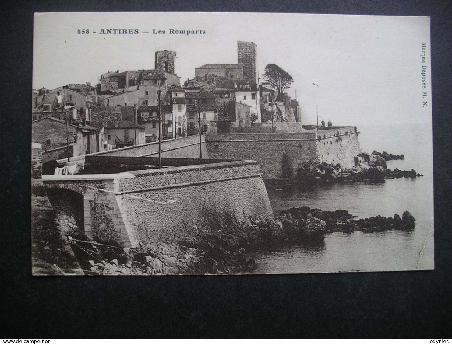 Antibes-Les Remparts - Antibes - Les Remparts