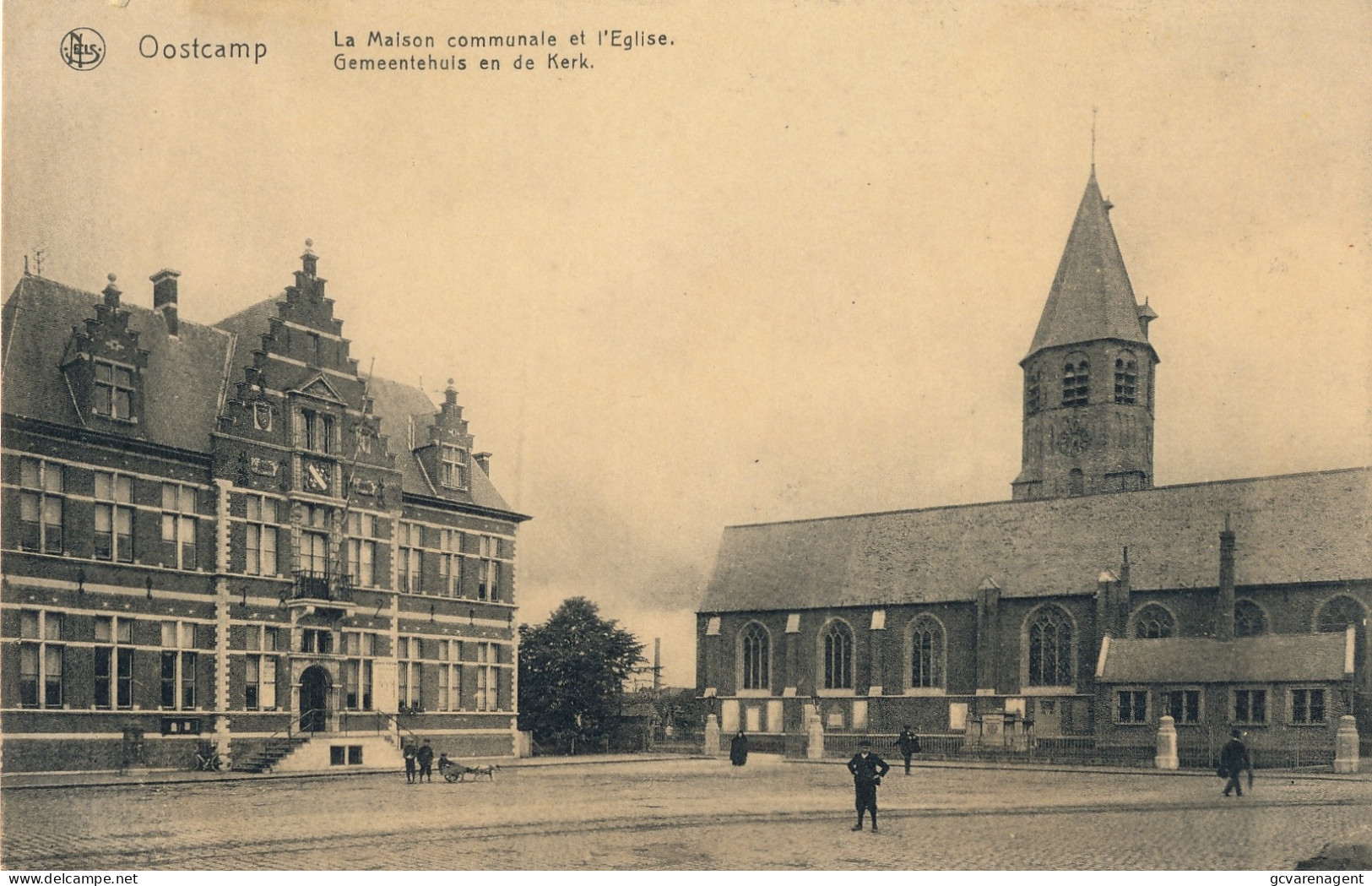 OOSTKAMP   GEMEENTEHUIS EN DE KERK      2 SCANS - Oostkamp