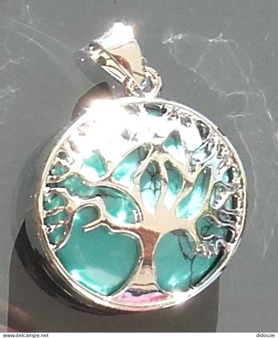 Bijoux - Pendentif Arbre De Vie En Pierre Naturelle Alliage De Zinc Diamètre 28 Mm - Voir Scans Recto Verso - Colgantes