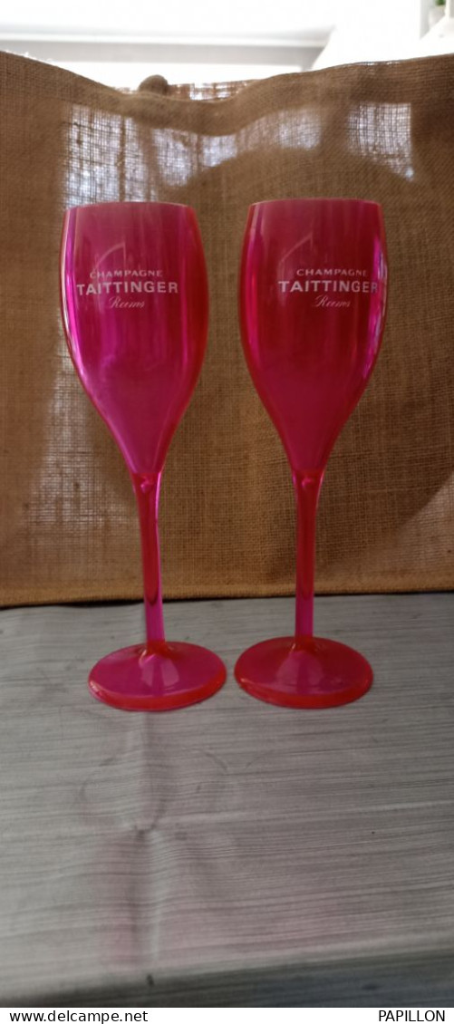 Lot De Deux Flûte à Champagne Rose édition Limitée Taittinger - Glazen