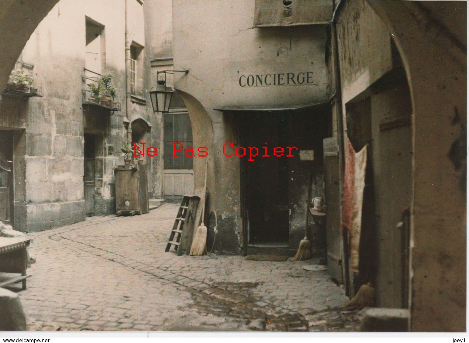 Photo Paris Collection Albert Kahn ,Cour, Rue Chanoinesse 1914,couleur,tirage Kahn Années 60,introuvable - Albums & Collections