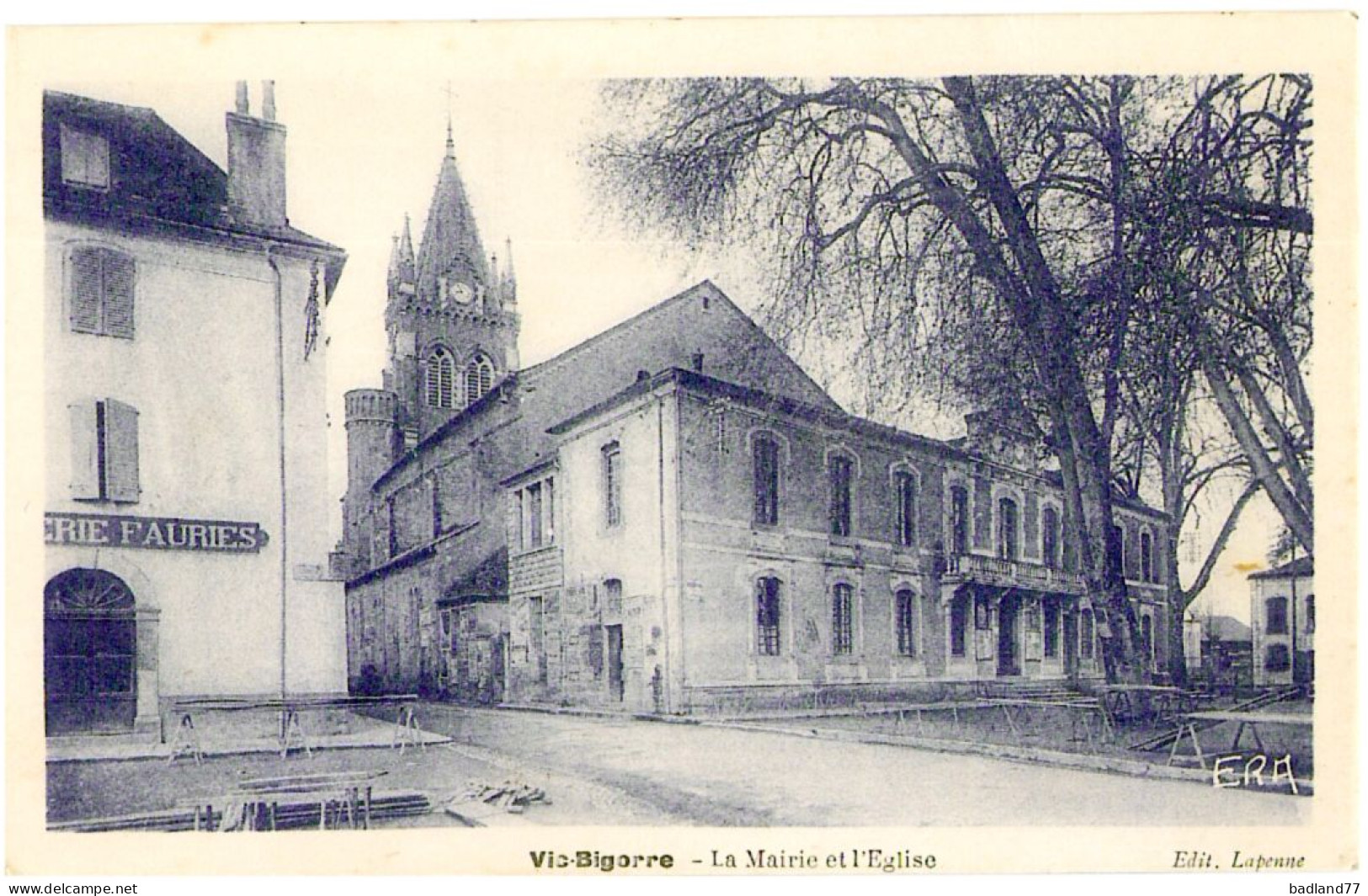 65 - VIC-BIGORRE - La Mairie Et L'Eglise - Vic Sur Bigorre