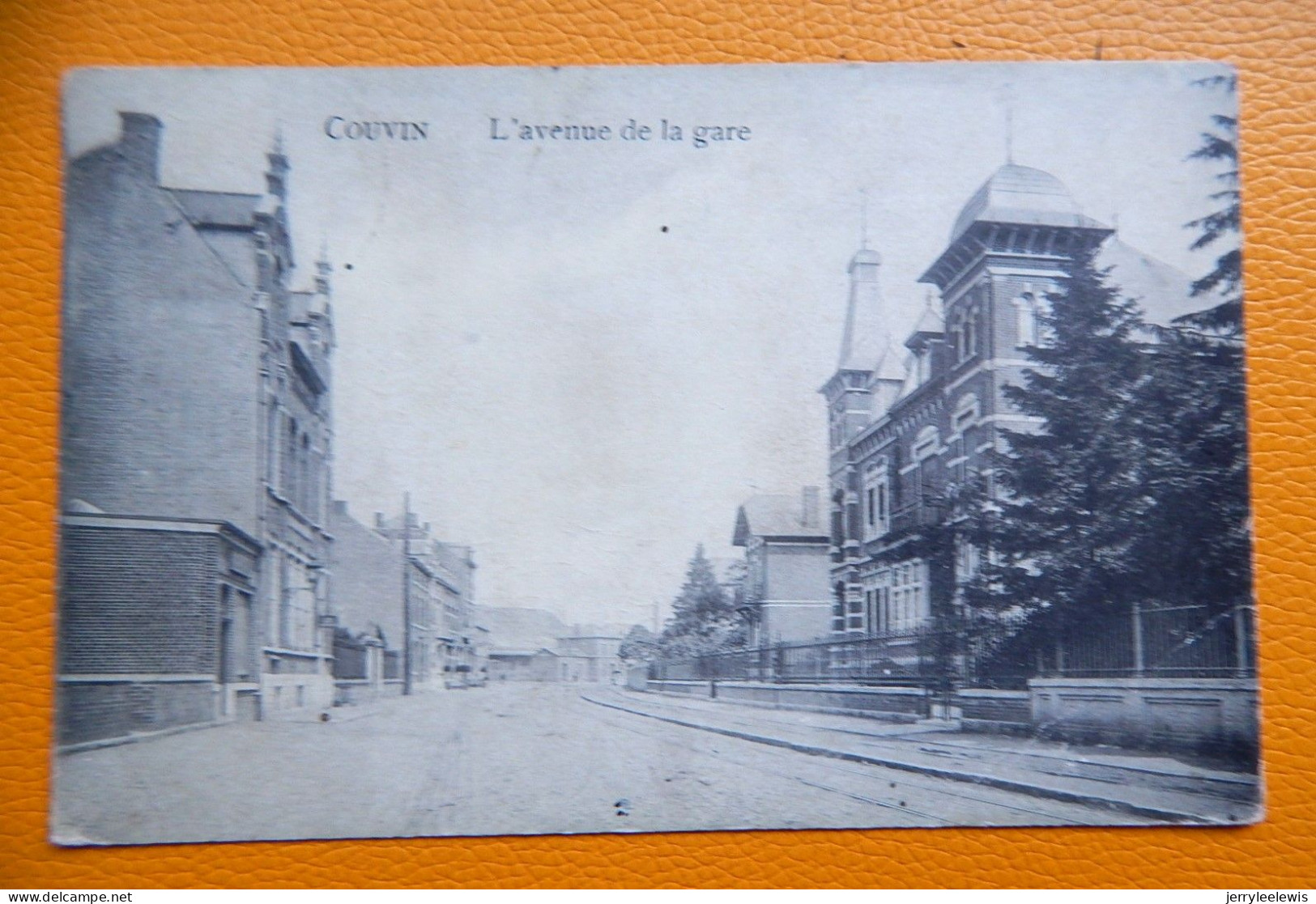 COUVIN  -  L'Avenue De La Gare - Couvin