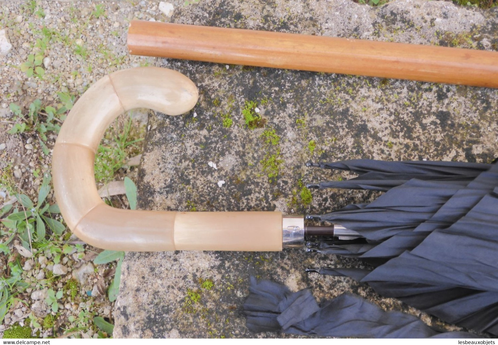 - ANCIENNE CANNE PARAPLUIE TISSU NOIR SOIE? MANCHE CORNE ETUI Façon Bois    E