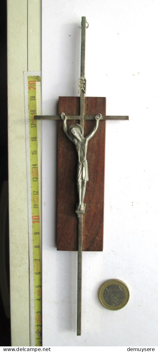 LADE AE  - CRUCIFIX EN MÉTAL SUR BOIS - METALEN KRUISBEELD OP HOUT - Abrecartas