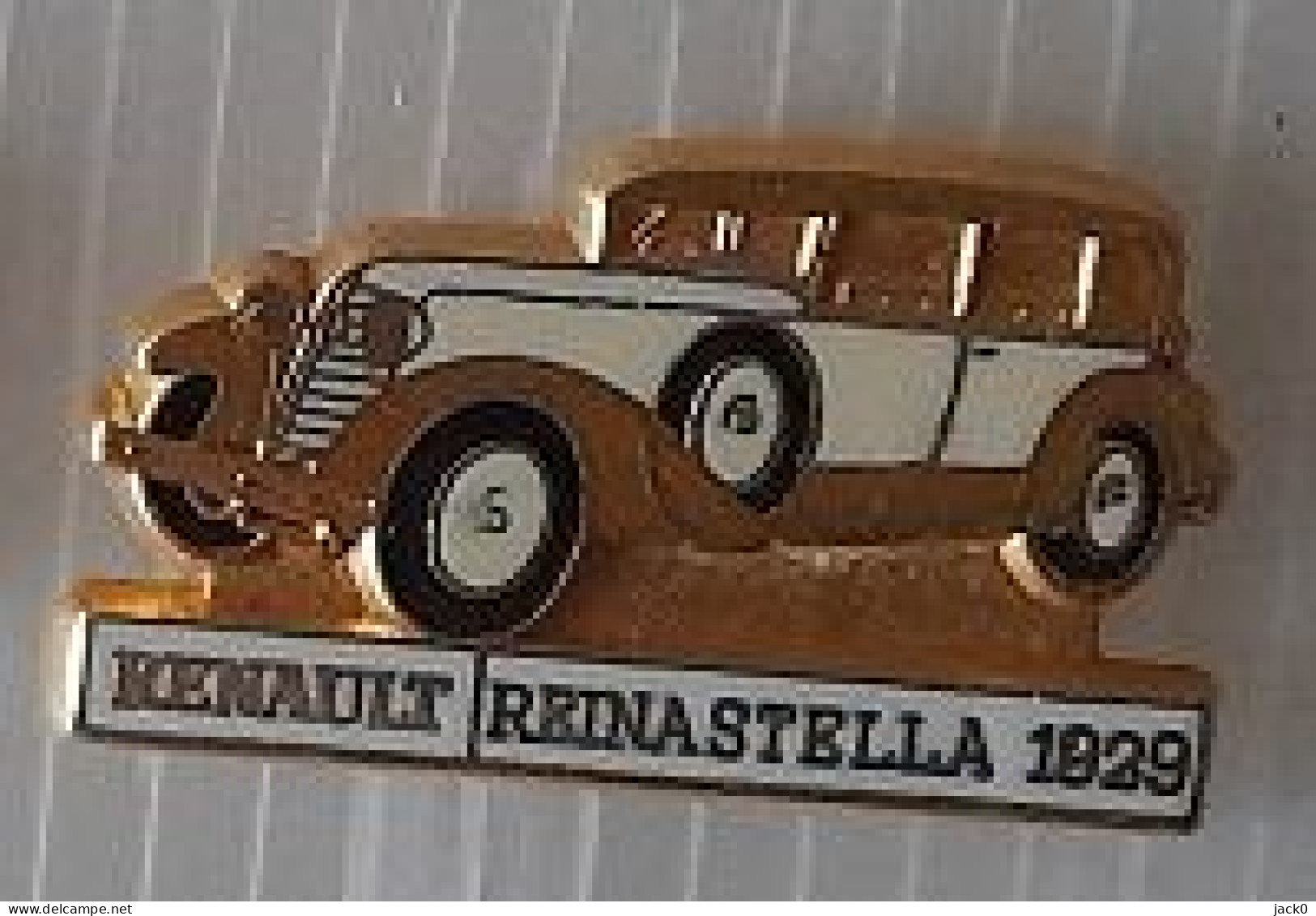 Pin' S  Automobile  Ancienne  RENAULT  REINASTELLA  1929  Blanche  Signé  C E F - PARIS - Renault