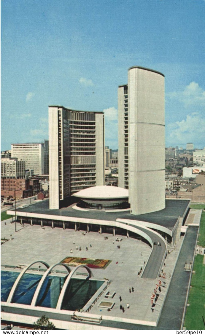 CANADA  ONTARIO TORONTO NATHAN PHILLIPS SQUARE AND THE  CITY HALL - Toronto