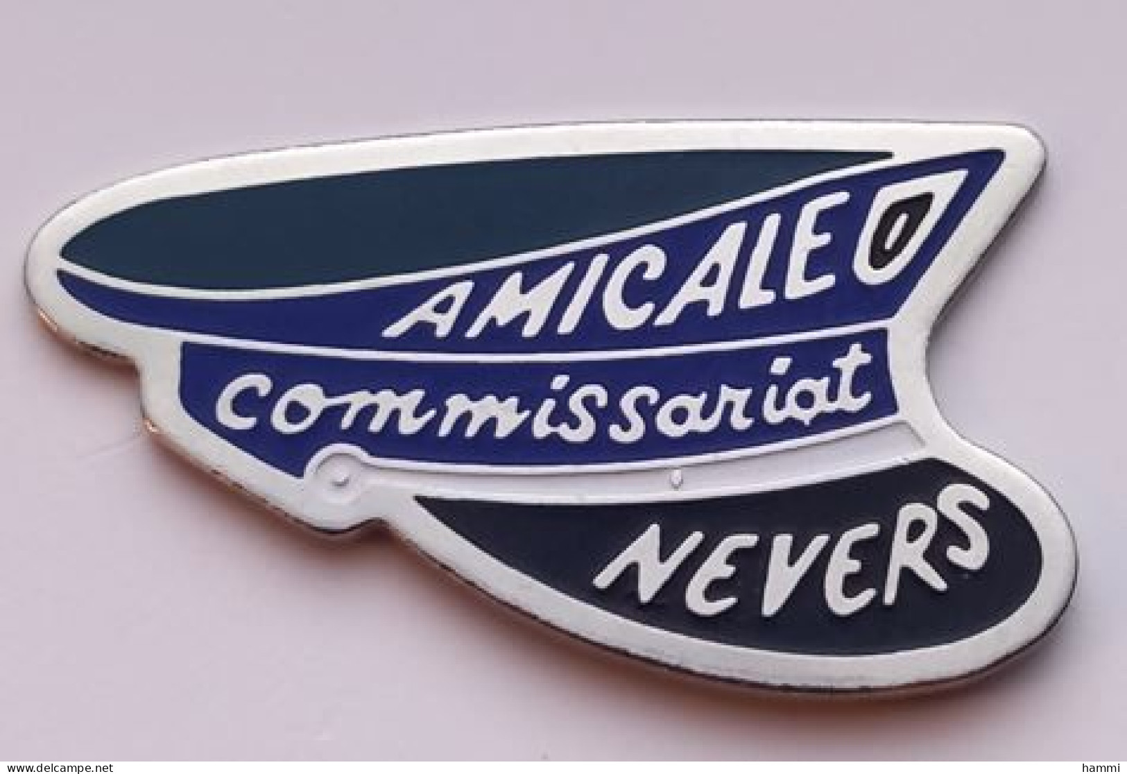 P157 Pin's Amicale Commissariat Police De Nevers Nièvre  Achat Immédiat - Polizei