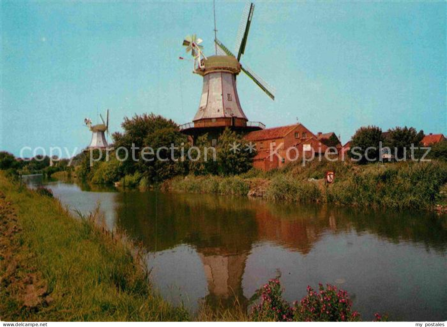 72896473 Greetsiel Doppelwindmuehlen Greetsiel - Krummhörn