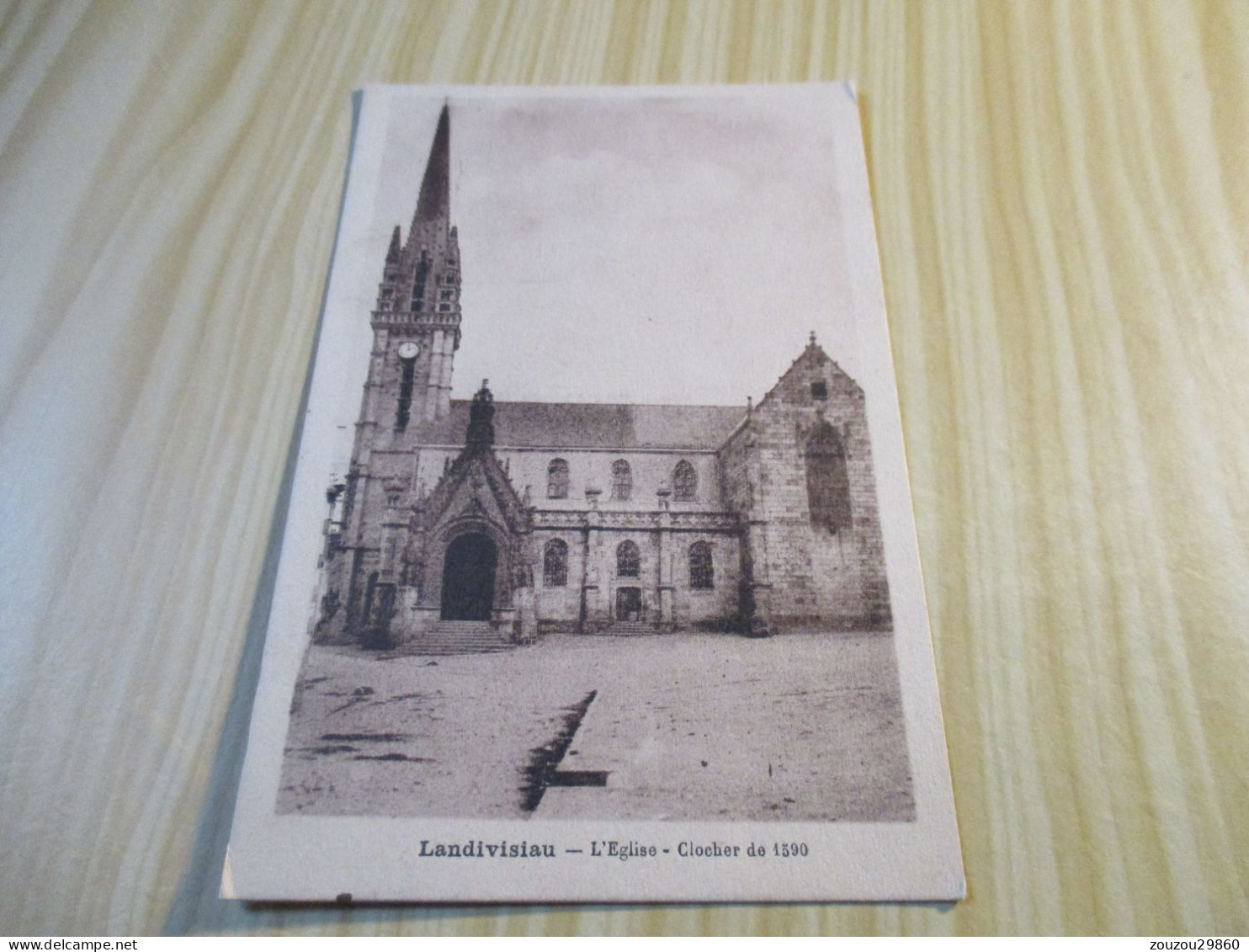 CPA Landivisiau (29).L'église. - Landivisiau