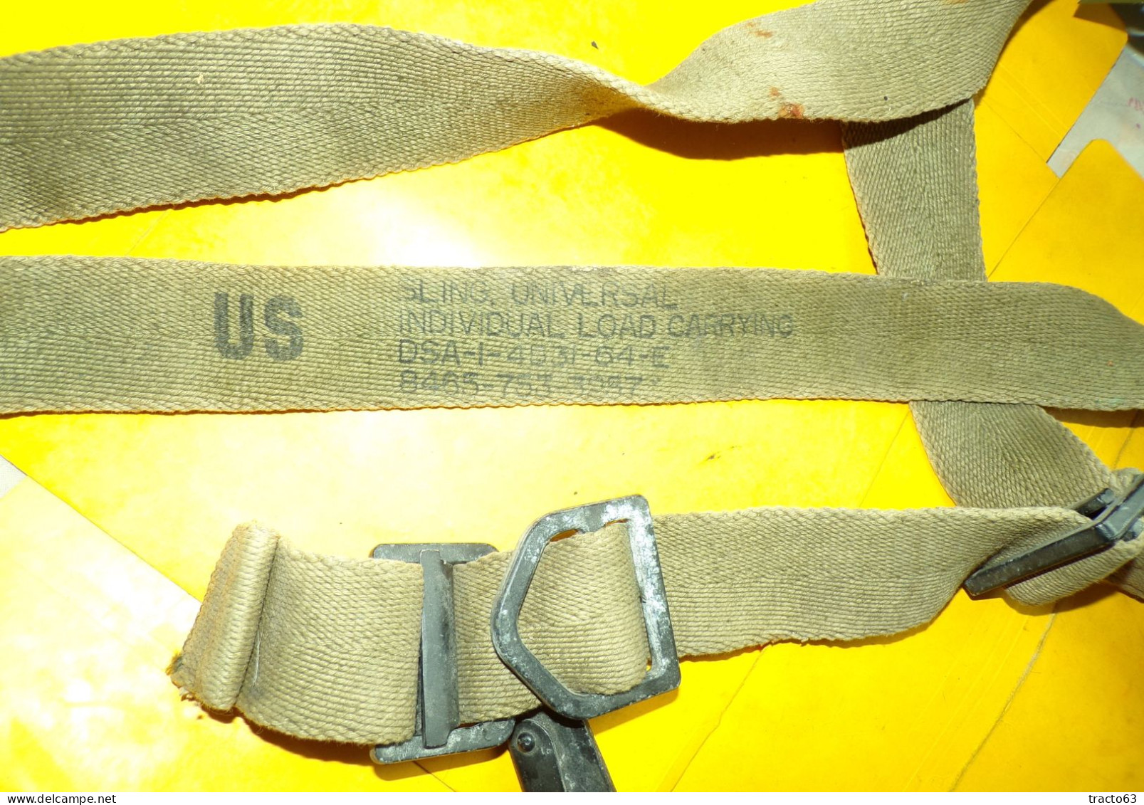 ARMEE AMERICAINE U.S : SANGLE AVEC BOUCLE EN ALUMINIUM ; MARQUAGE U.S , LARGEUR 4,5 CM LONGUEUR MAXI 200 CM , POIDS 500 - Equipement