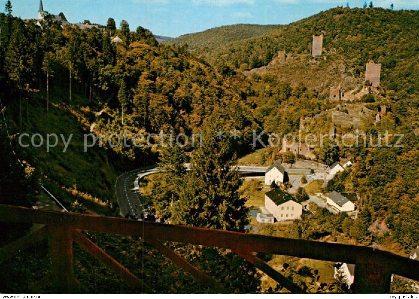 72942093 Manderscheid Eifel Talblick Mit Oberburg Und Niederburg Manderscheid - Manderscheid