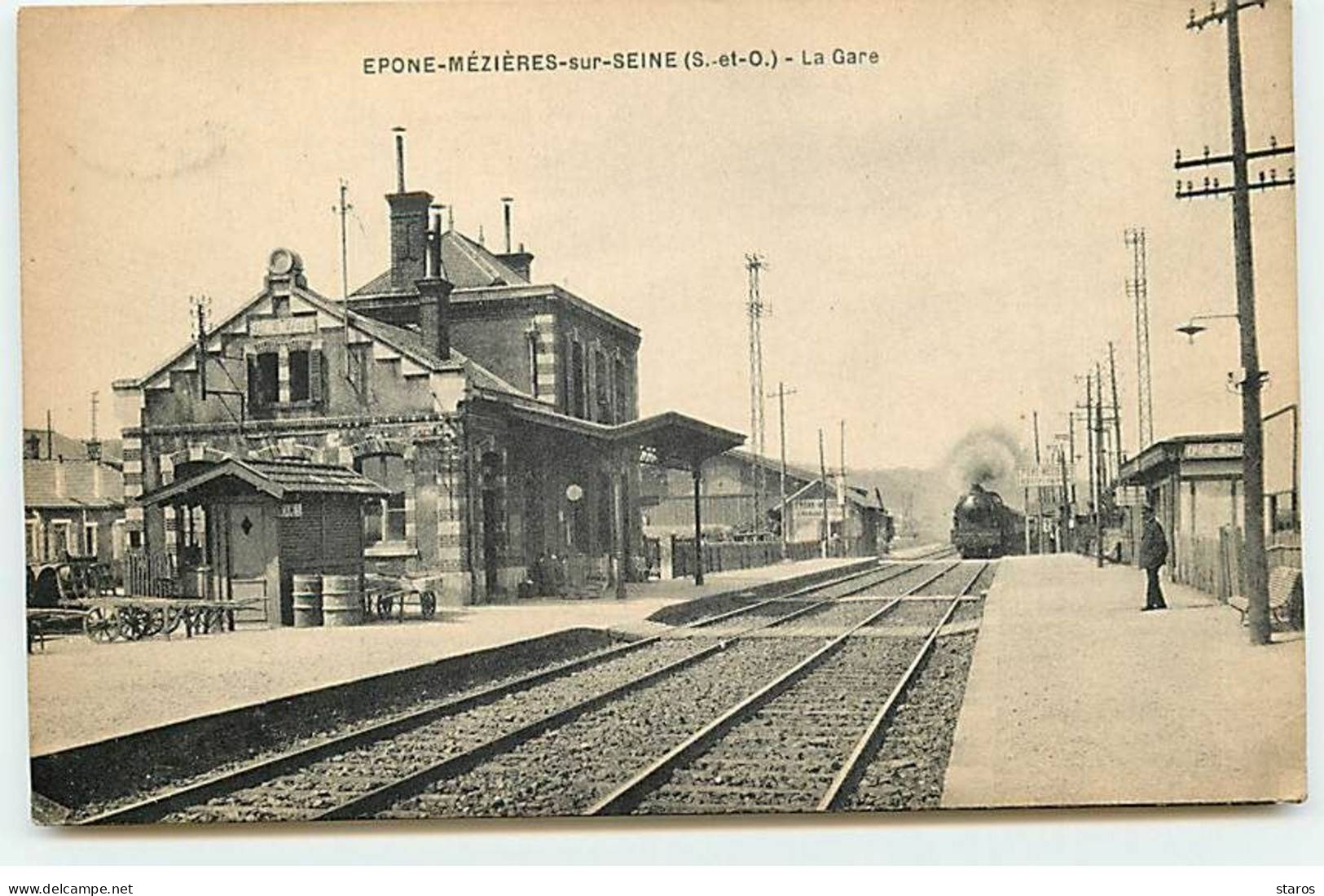 EPONE-MEZIERES-SUR-SEINE - La Gare - Un Train - Epone