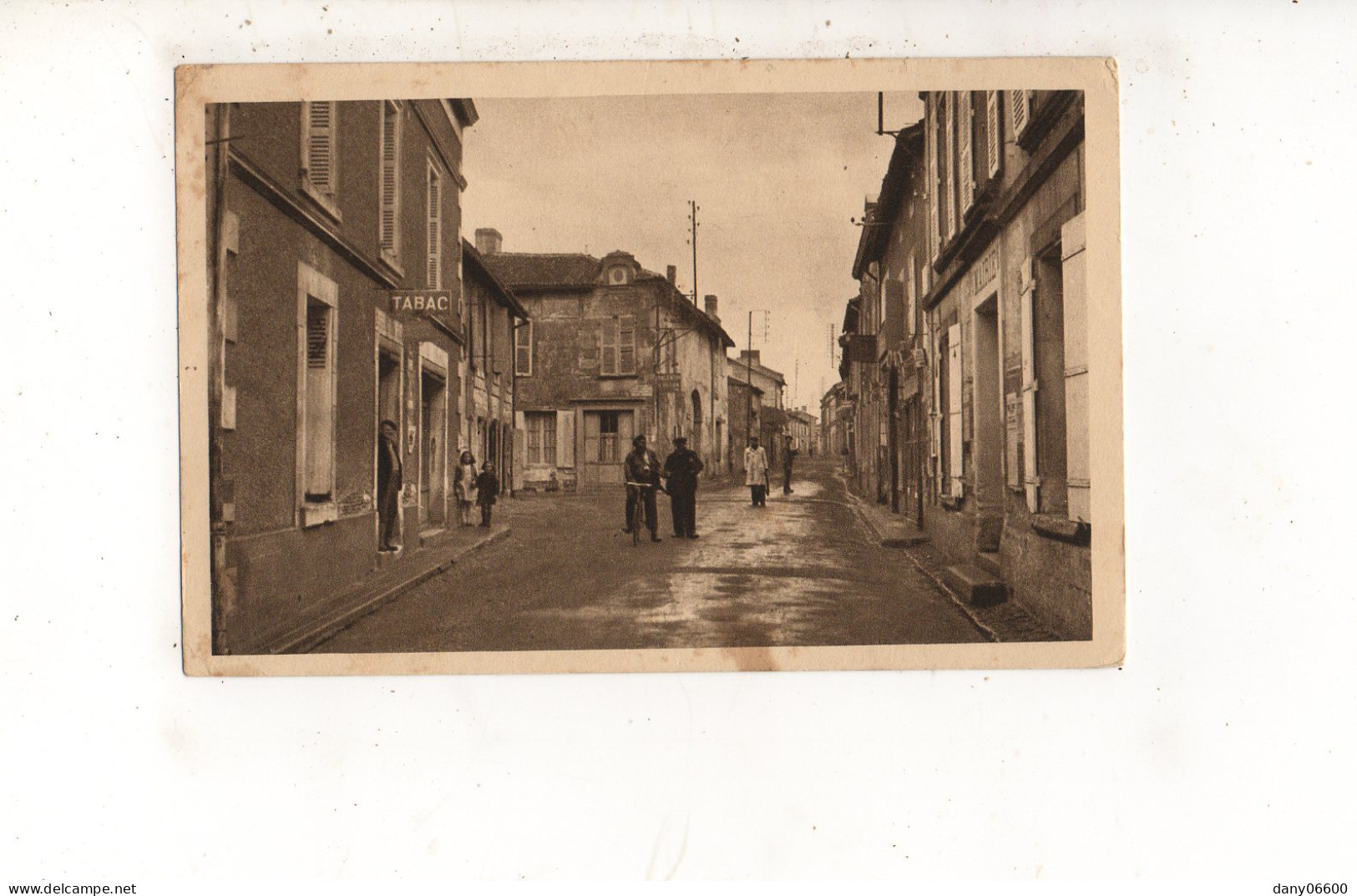 MONTS SUR GUESNES - La Rue Saint Avertin (carte Animée) - Monts Sur Guesnes