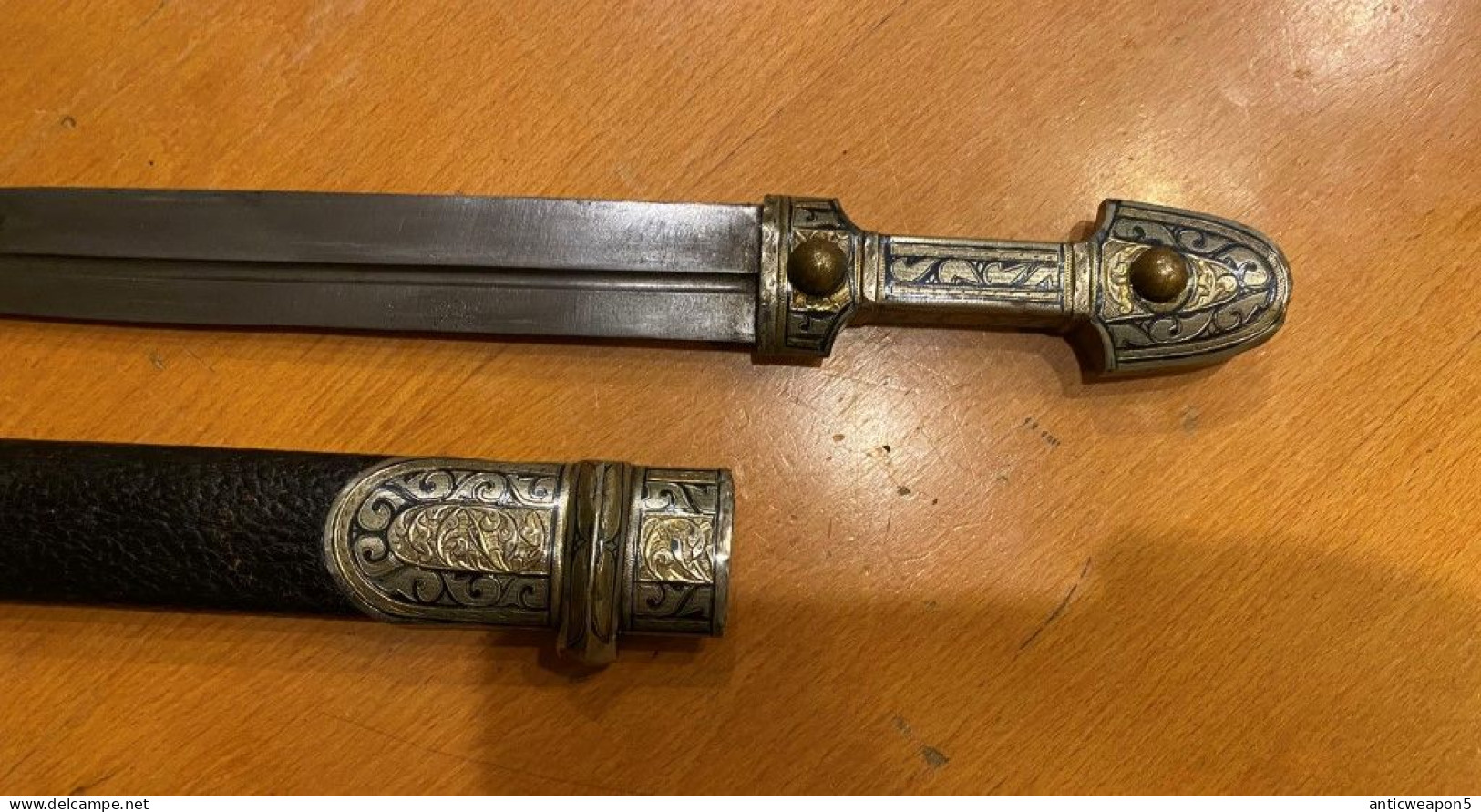 Dagger. Caucasus. Approximately M1880 (H313) The Scabbard Is Silver And Embossed Leather. - Armes Blanches