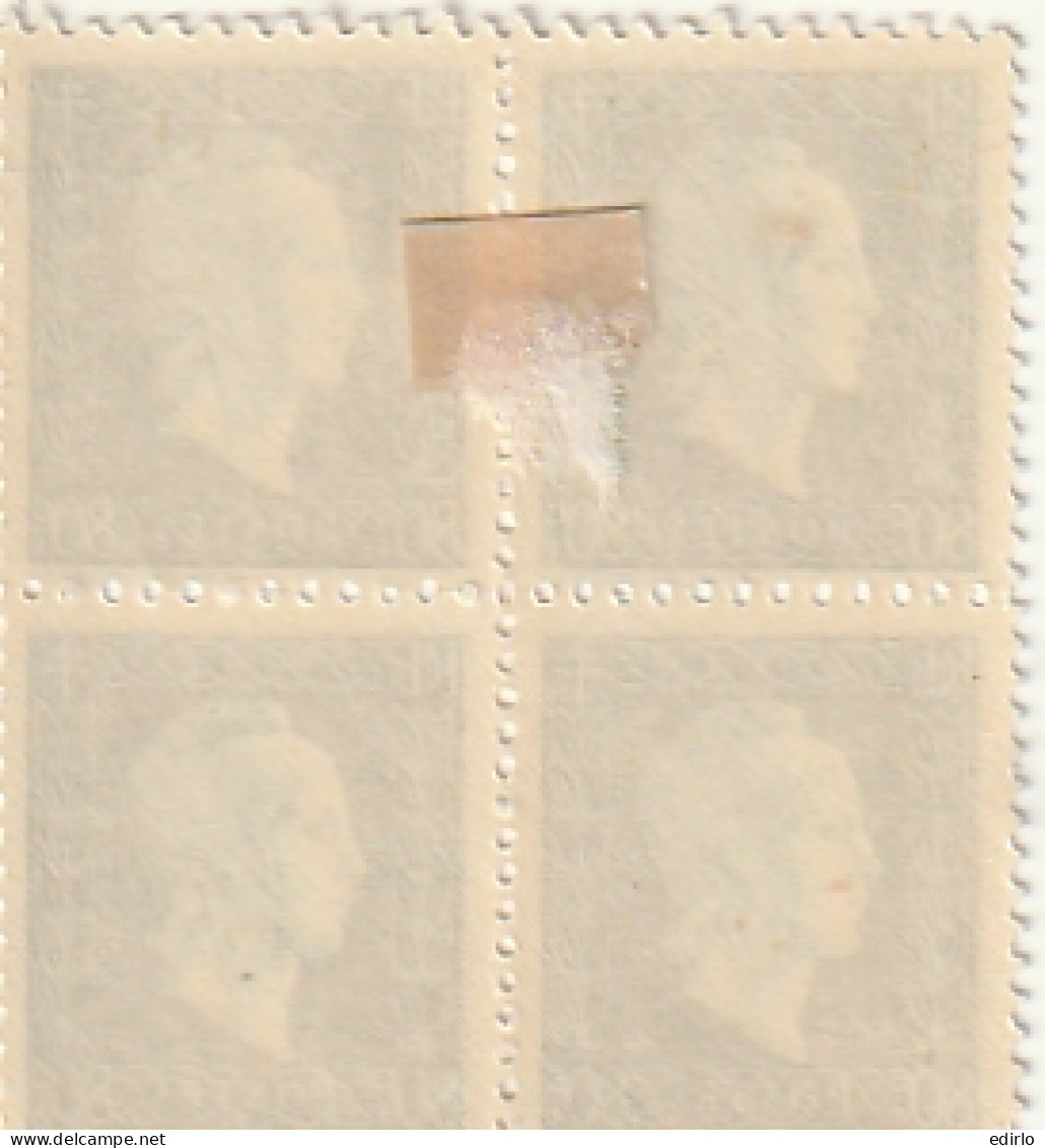 ///   FRANCE ///     ensemble de Blocs de 4  Marianne de DULAC  timbres * et ** -----  timbres coupés par scan