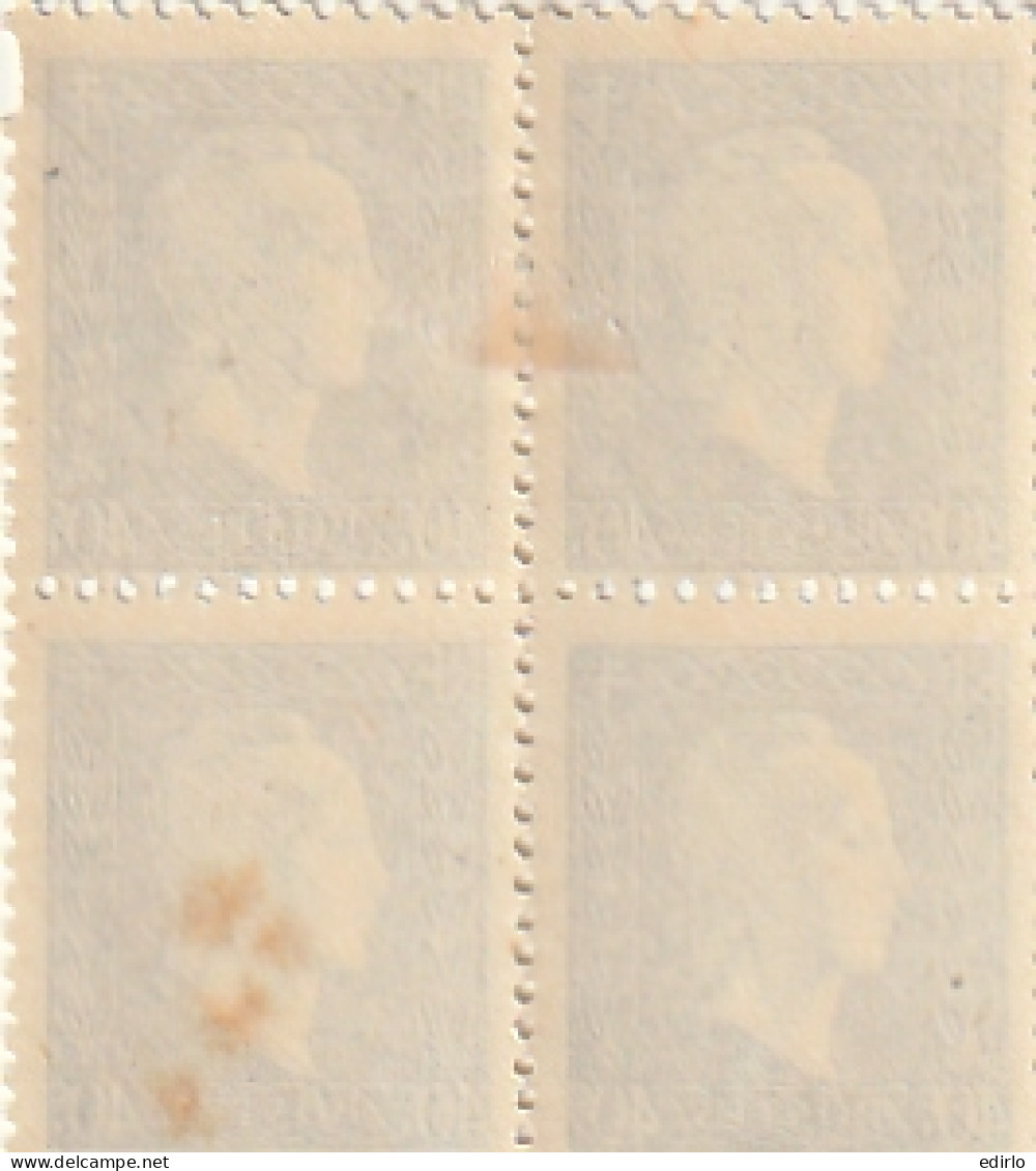 ///   FRANCE ///     ensemble de Blocs de 4  Marianne de DULAC  timbres * et ** -----  timbres coupés par scan