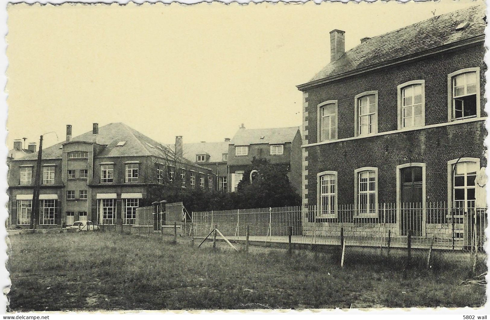 NEUFCHÂTEAU : L'école Professionnelle Et L'école Des Soeurs - Neufchâteau