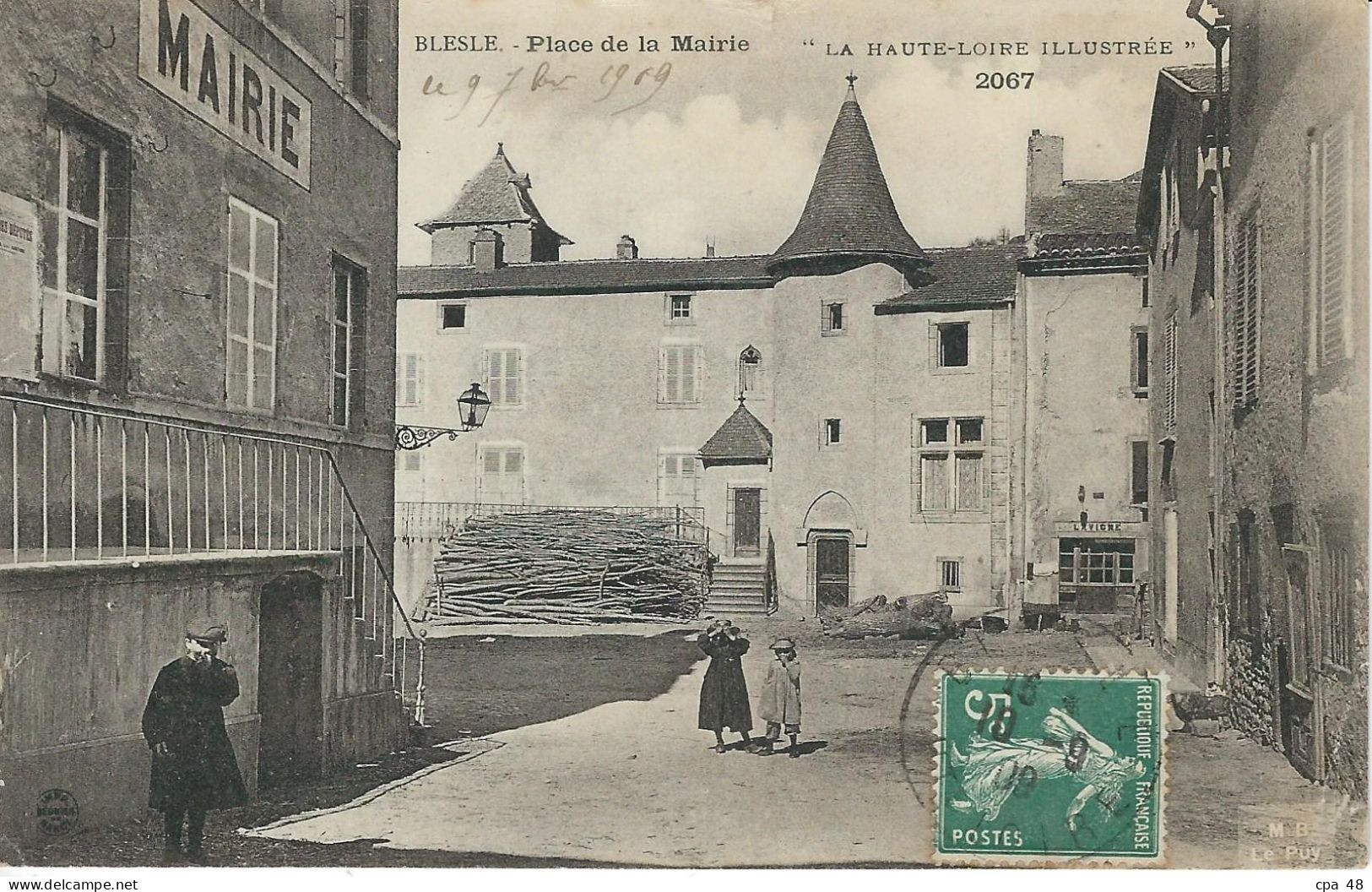 HAUTE LOIRE : Blesle, Place De La Mairie - Blesle