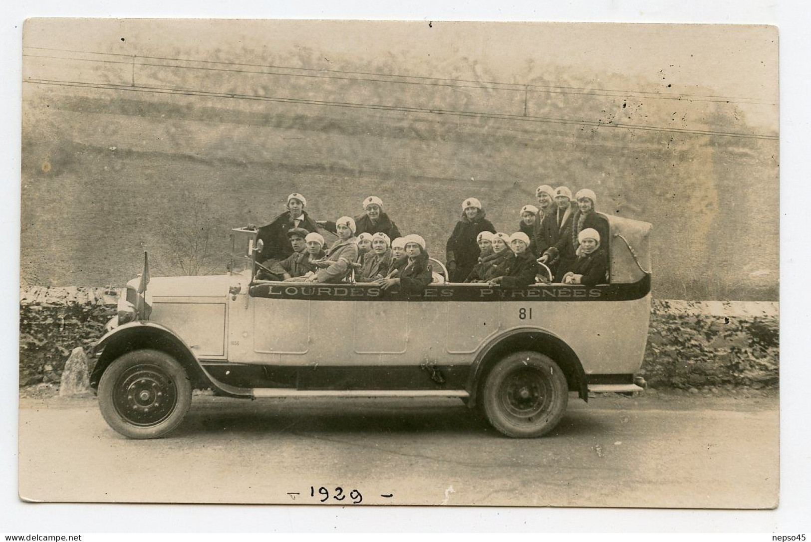 Carte Photo De 1929.véhicule Décapotable.Bus,automobile Ancienne. Les Pyrénées ( Lourdes) - PKW