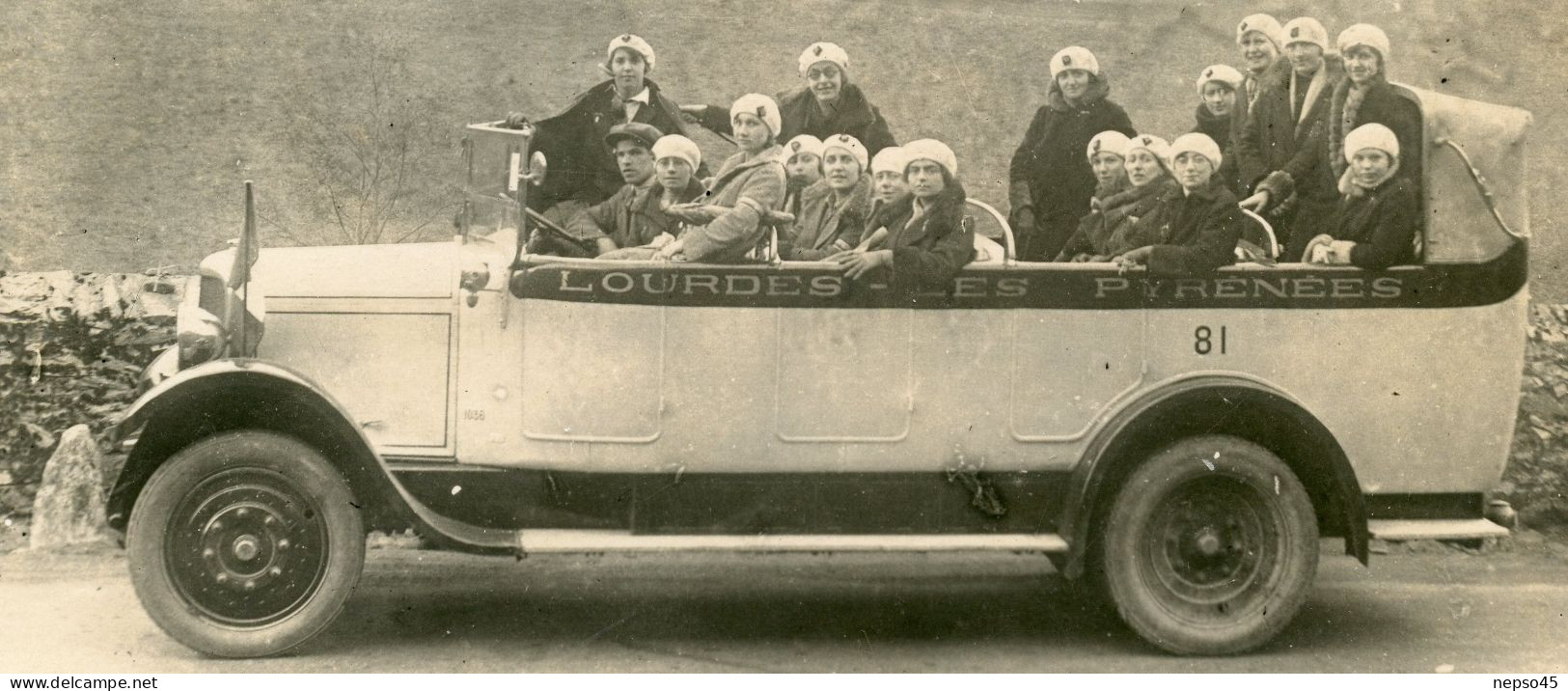 Carte Photo De 1929.véhicule Décapotable.Bus,automobile Ancienne. Les Pyrénées ( Lourdes) - PKW