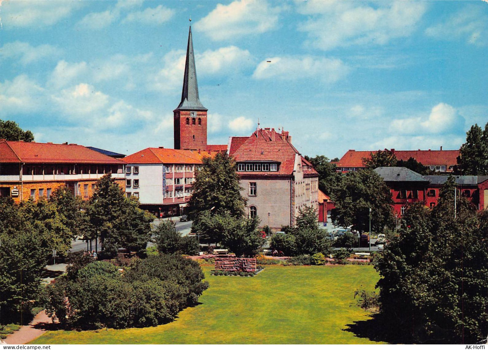 UELZEN - Blick Vom Kreishaus Auf Die Marienkirche (2047) - Uelzen