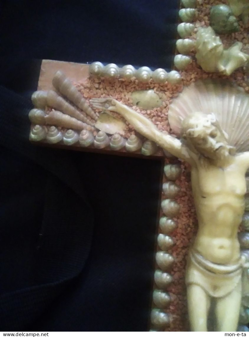 Crucifix Christ Handmade Mother-of-pearl Shells, Bone Figure - Religieuze Kunst