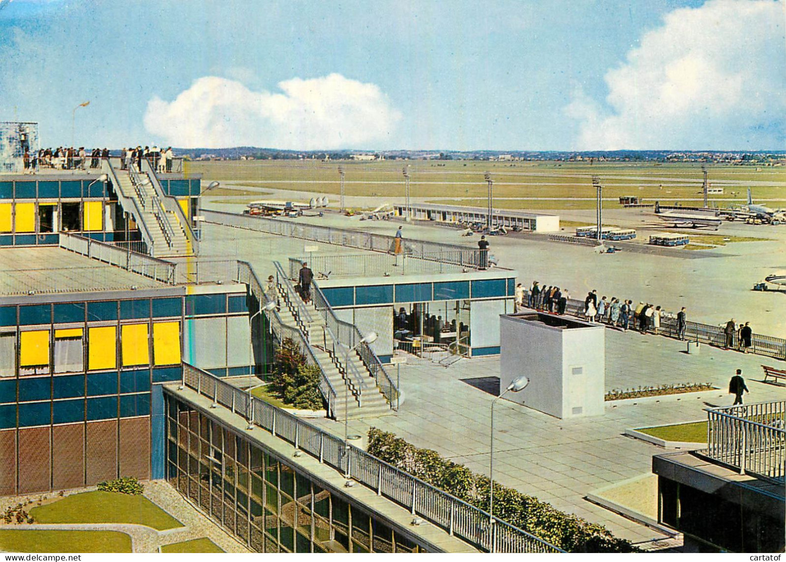 Aéroport PARIS ORLY . Vue Sur Les Terrasses Et Les Pistes - Luchthaven