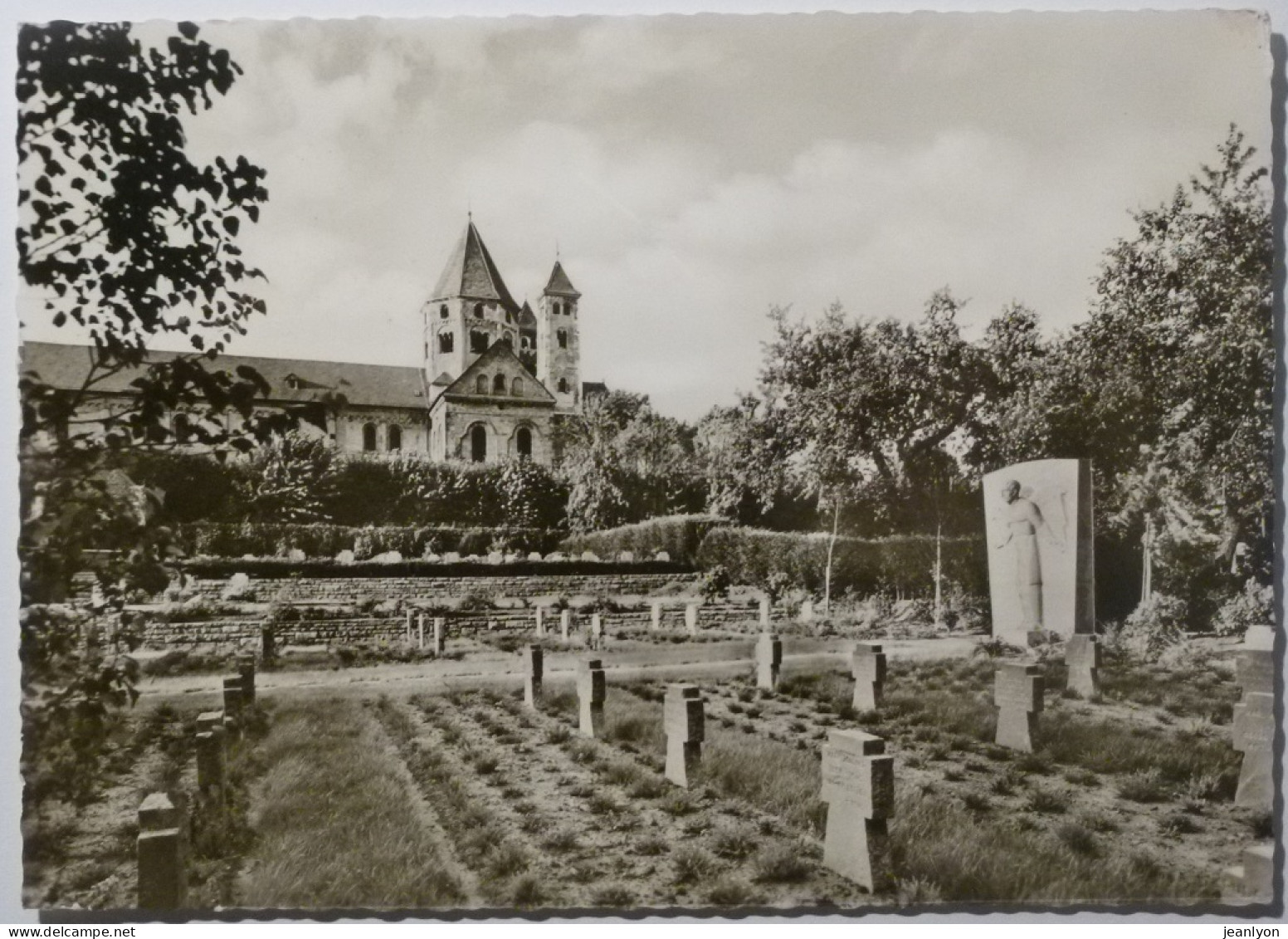 DORMAGEN (Allemagne) - Cimetière Militaire / Abbaye - Soldatenfriedhof Kloster Knechtsteden - Mémorial St Michael - Dormagen