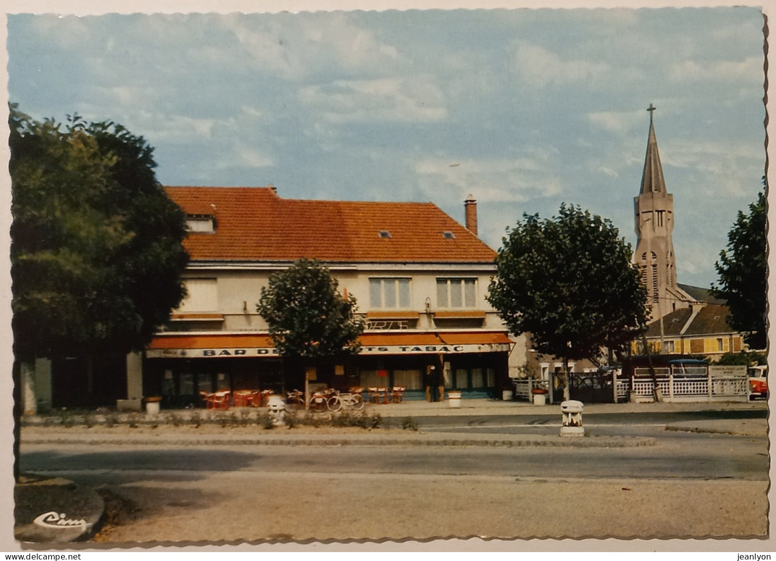 SOTTEVILLE LES ROUEN (76 Seine Maritime) - Avenue Du 14 Juillet - Eglise Saint Vincent De Paul - Bar Tabac - Sotteville Les Rouen