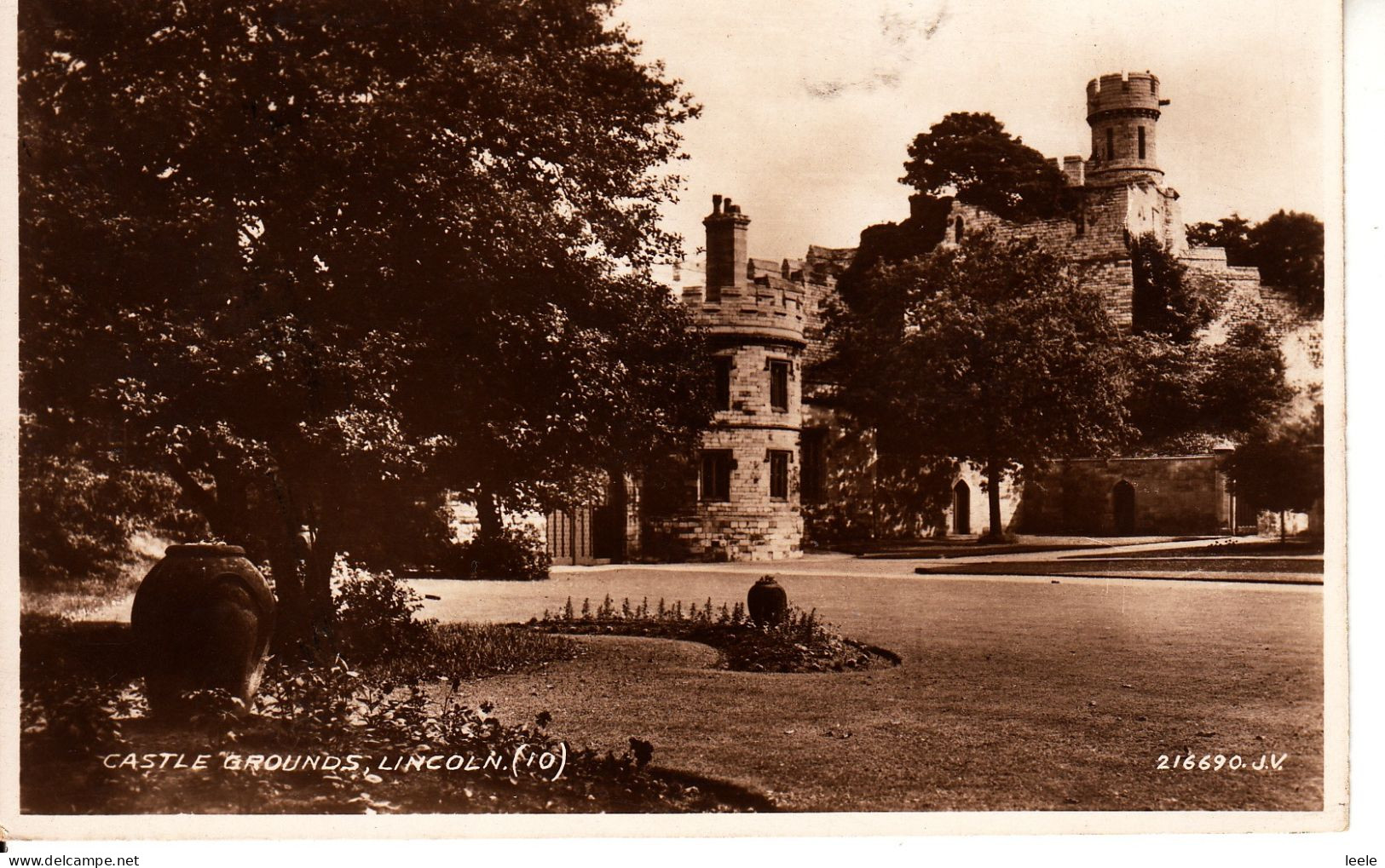 BY96. Vintage Postcard. Castle Grounds, Lincoln - Lincoln